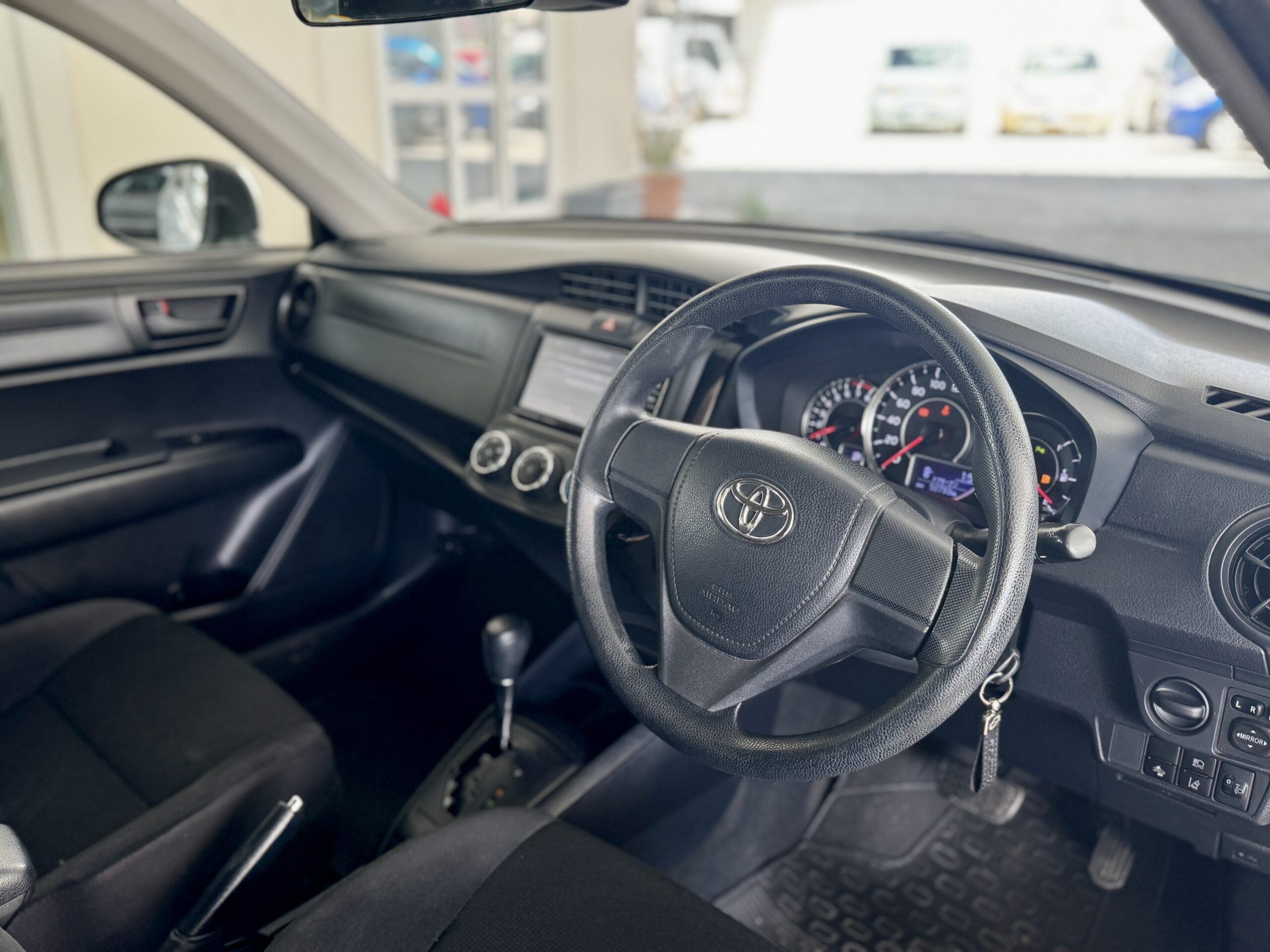 
								Toyota Corolla axio full									