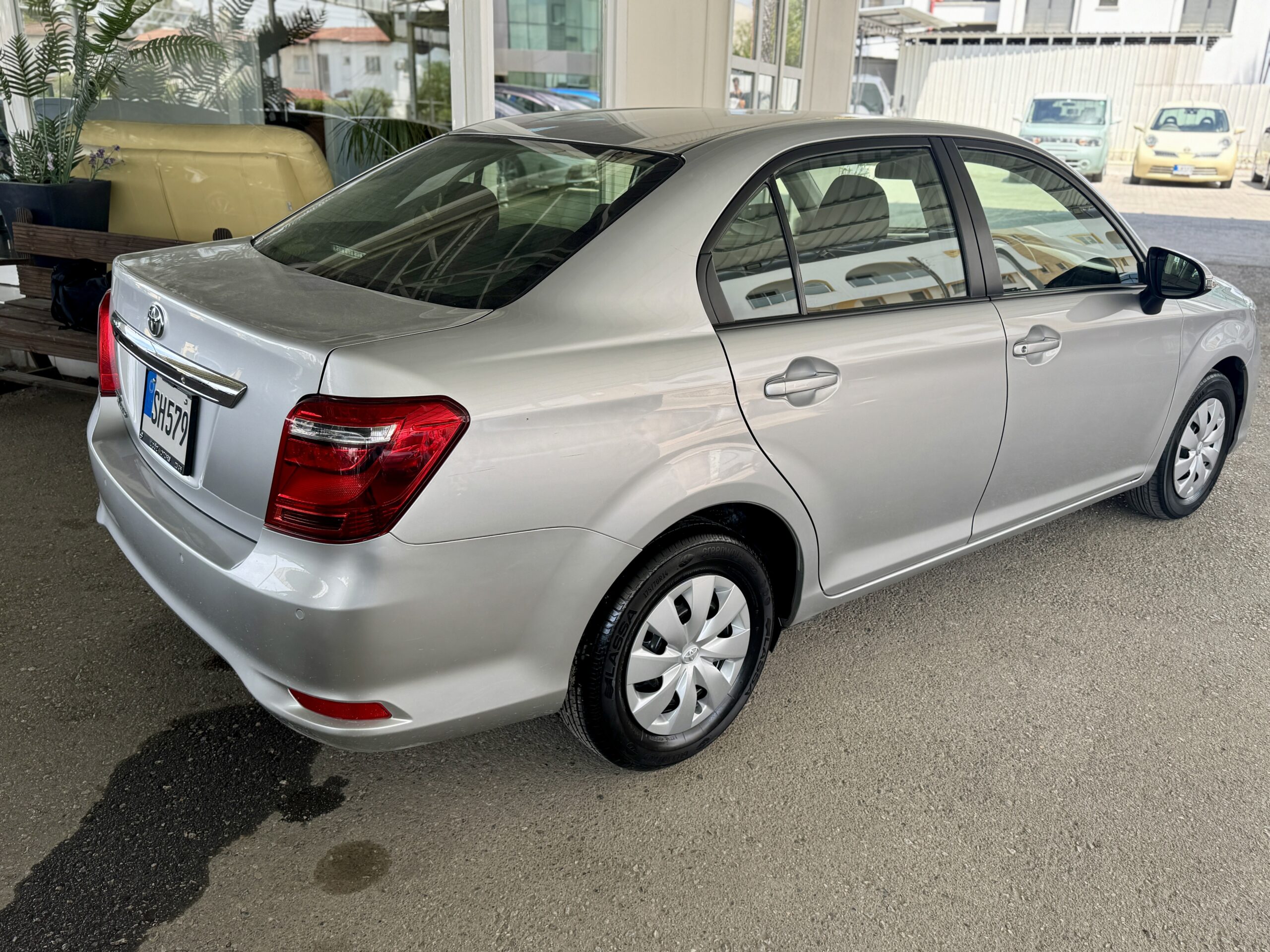 
								Toyota Corolla axio full									