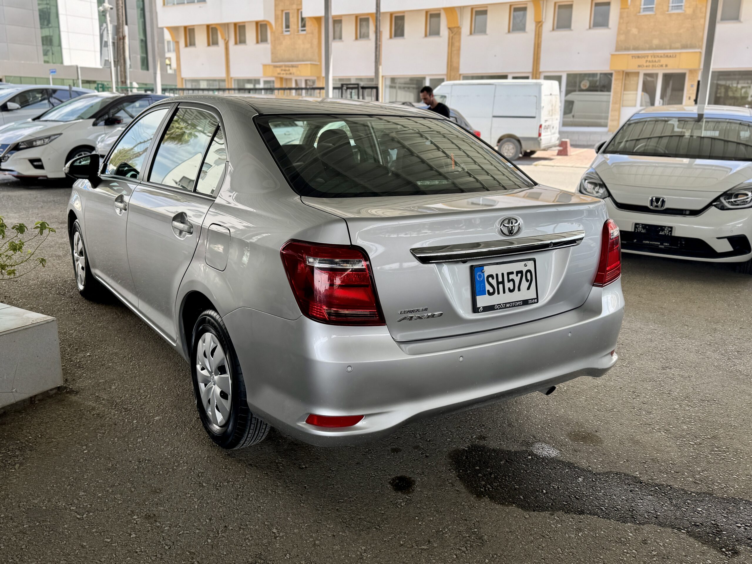 
								Toyota Corolla axio full									