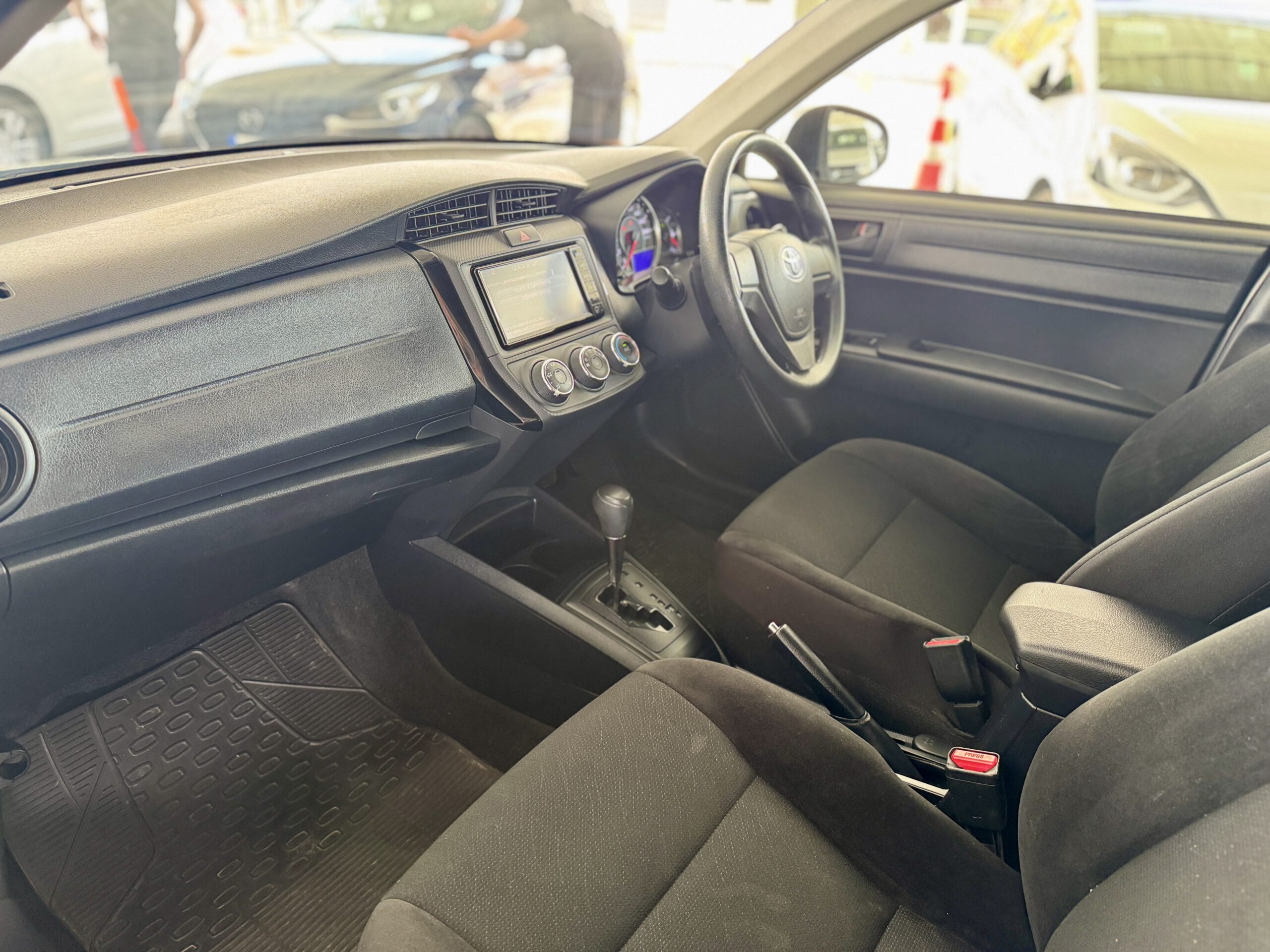 
								Toyota Corolla axio full									