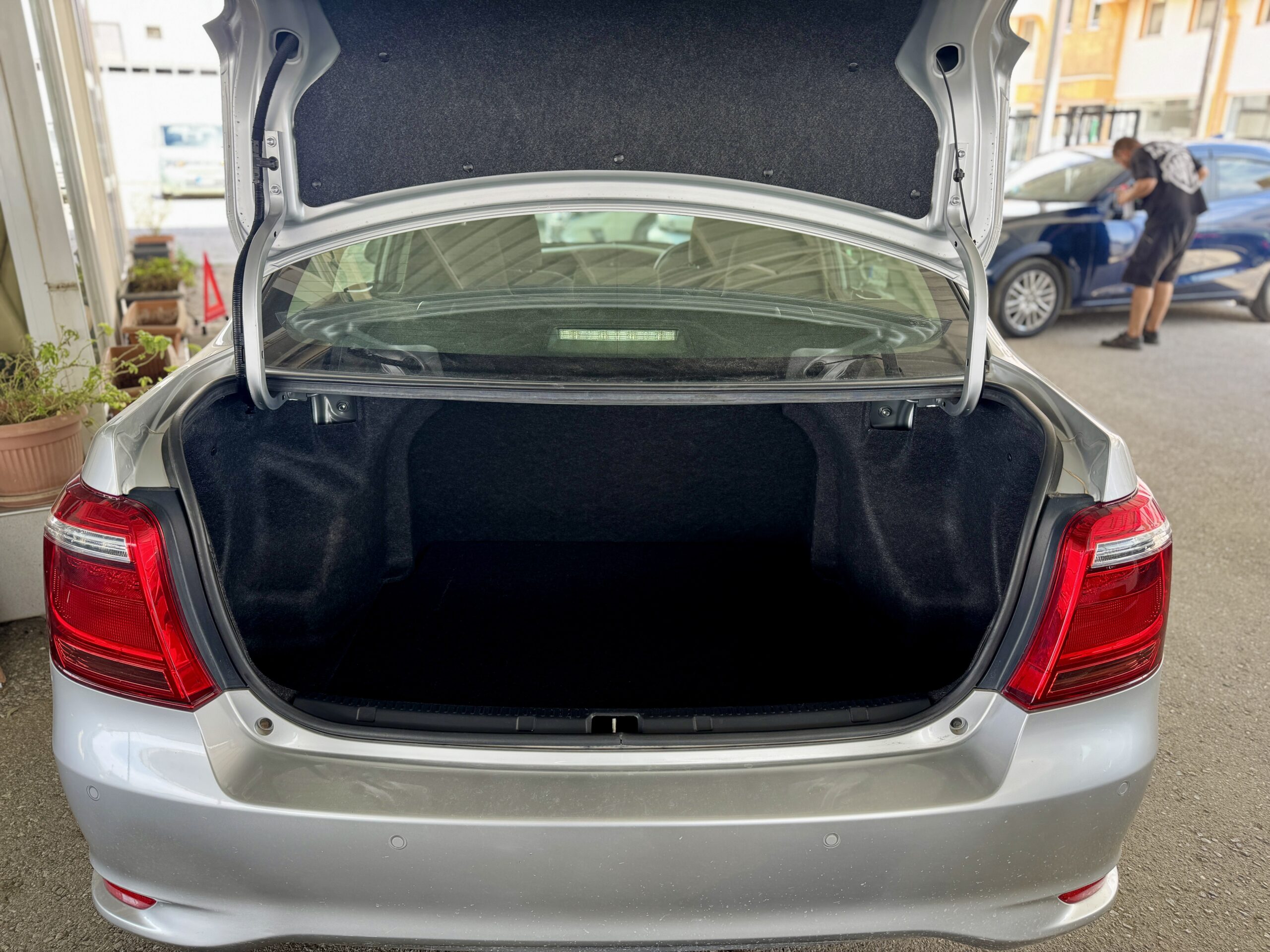 
								Toyota Corolla axio full									