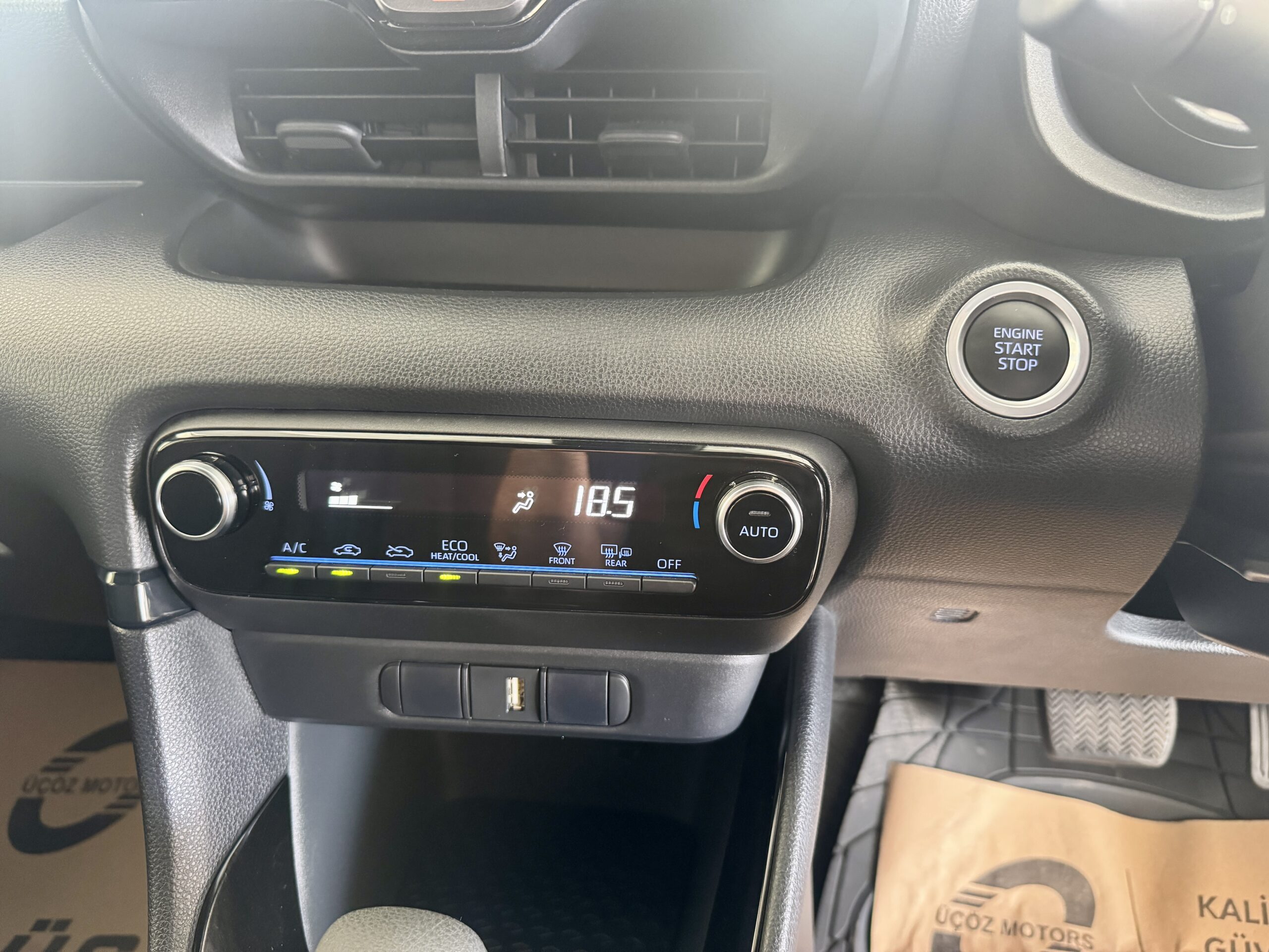 
								Toyota Yaris Z full									