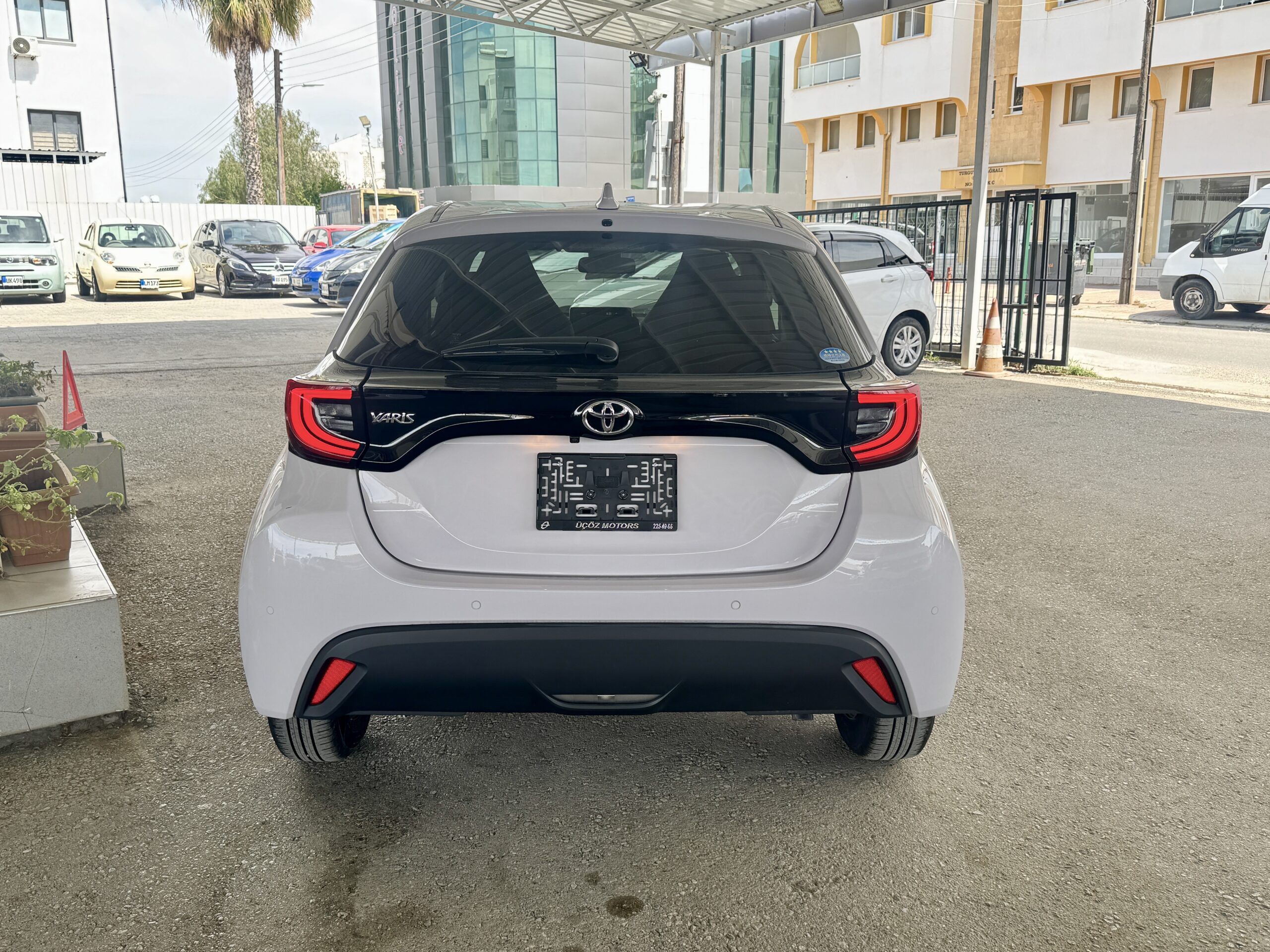 
								Toyota Yaris Z full									