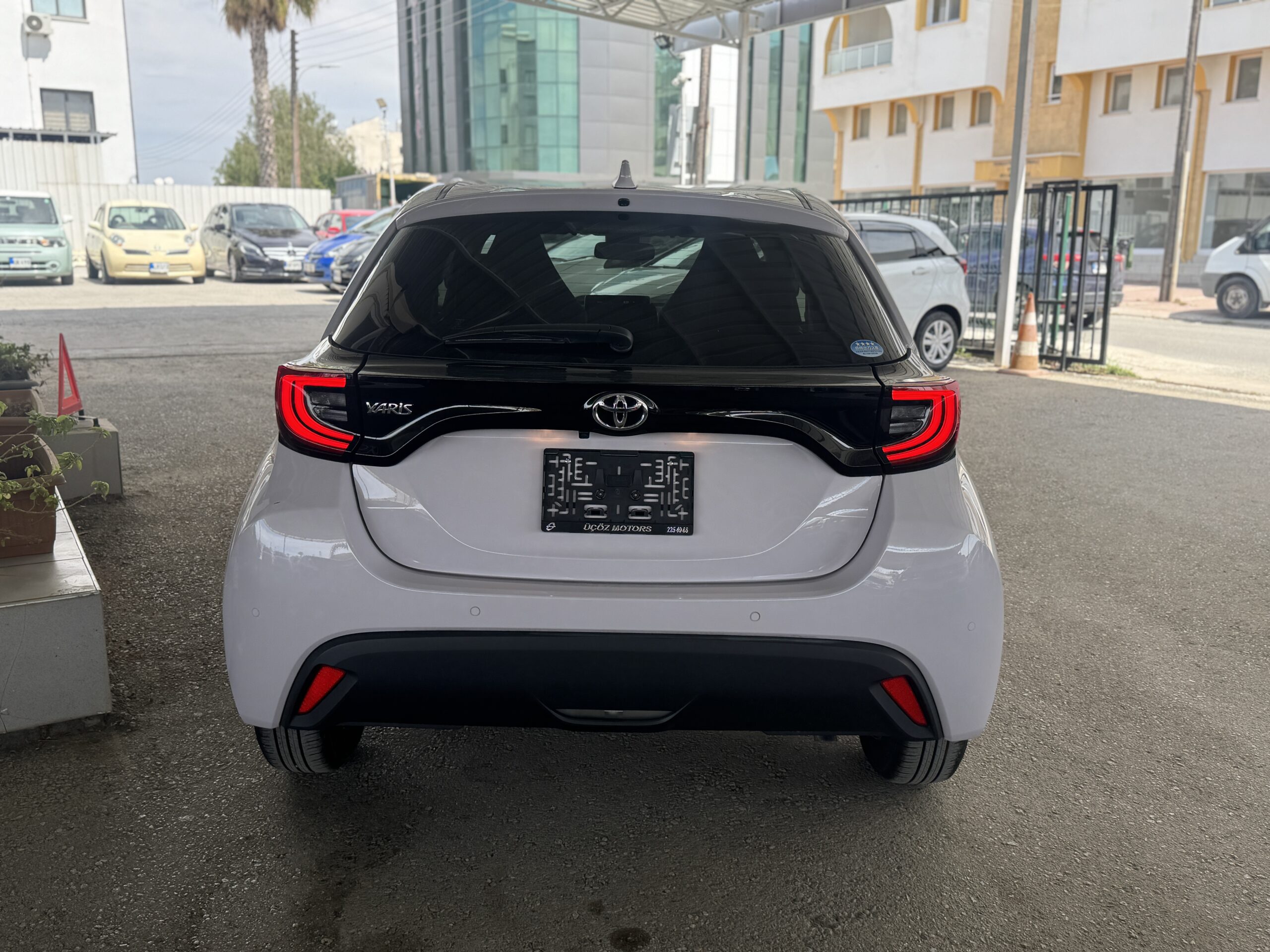 
								Toyota Yaris Z full									