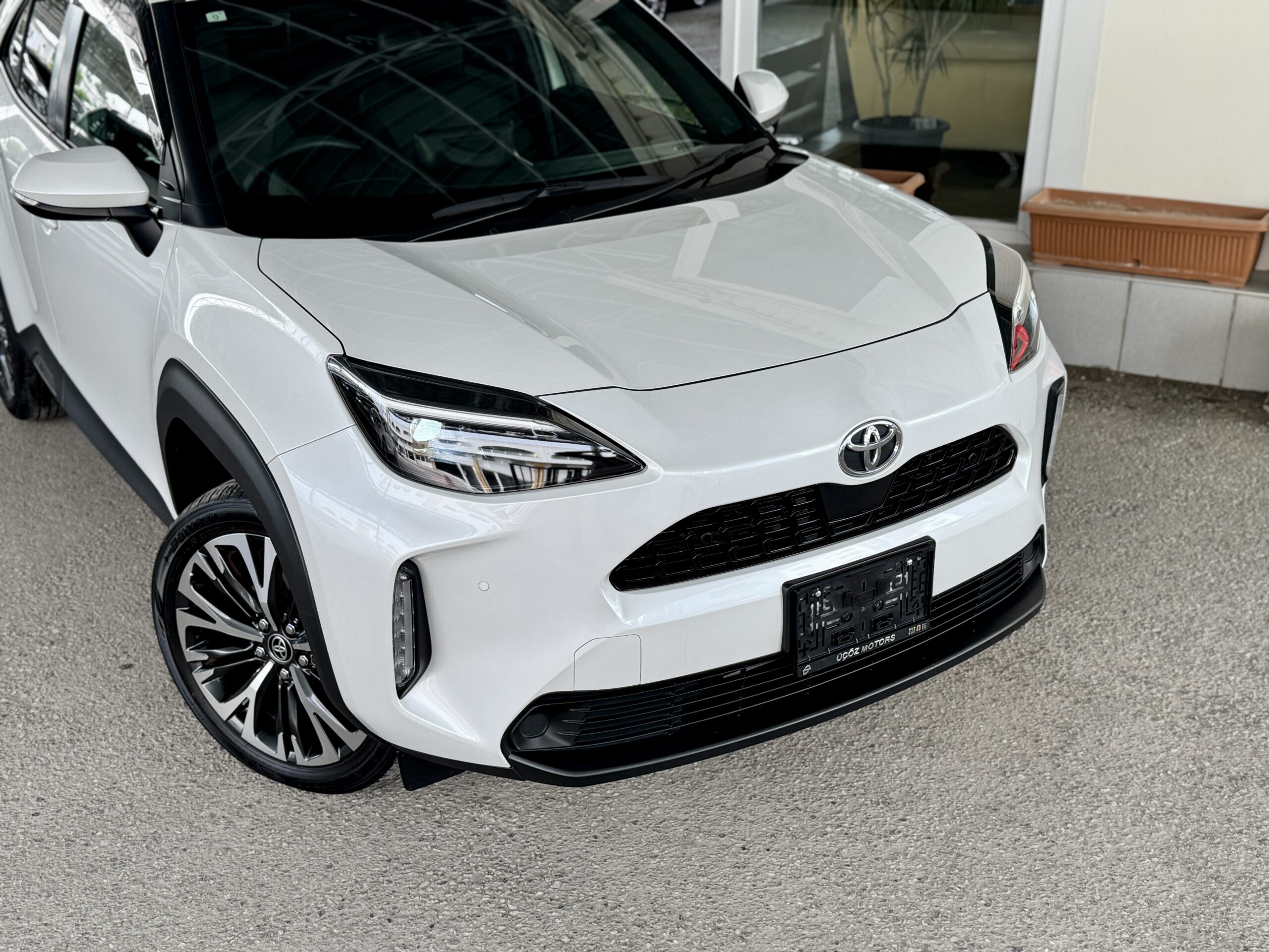 
								Toyota Yaris Cross full									