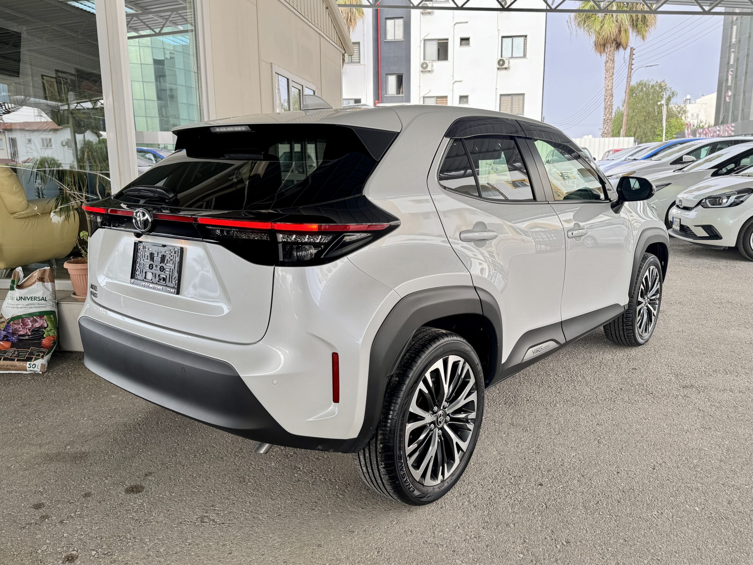 
								Toyota Yaris Cross full									