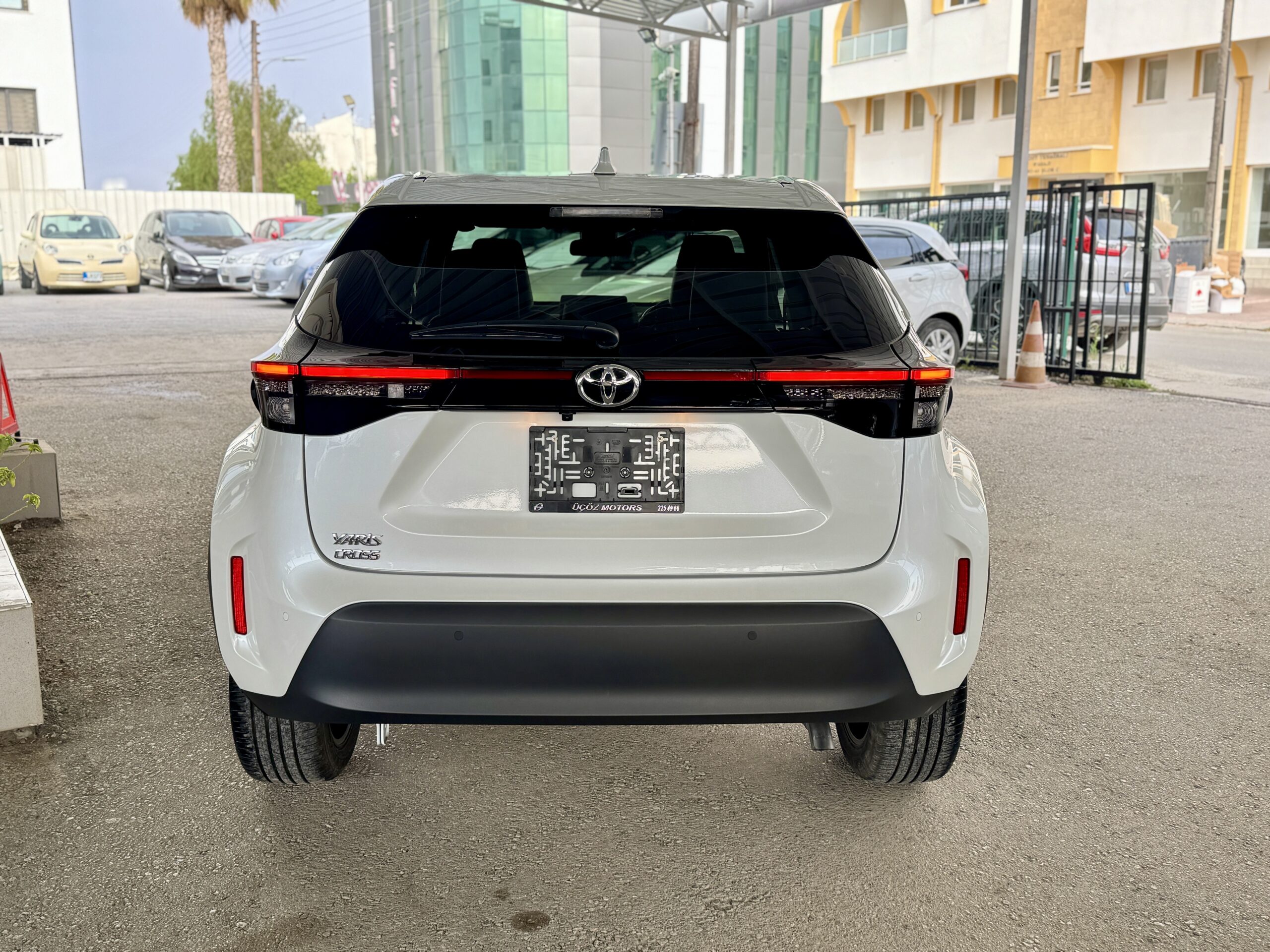 
								Toyota Yaris Cross full									