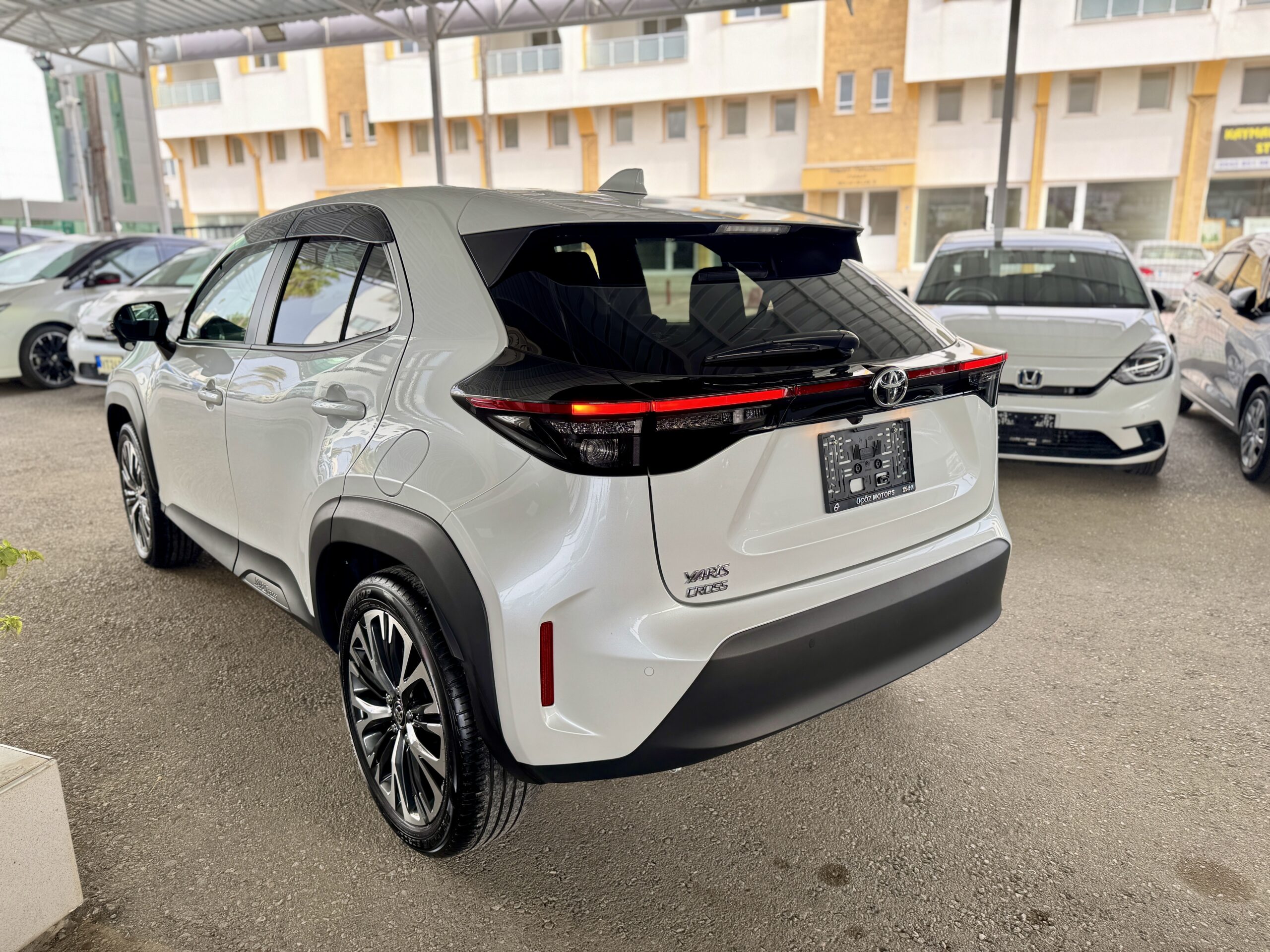
								Toyota Yaris Cross full									
