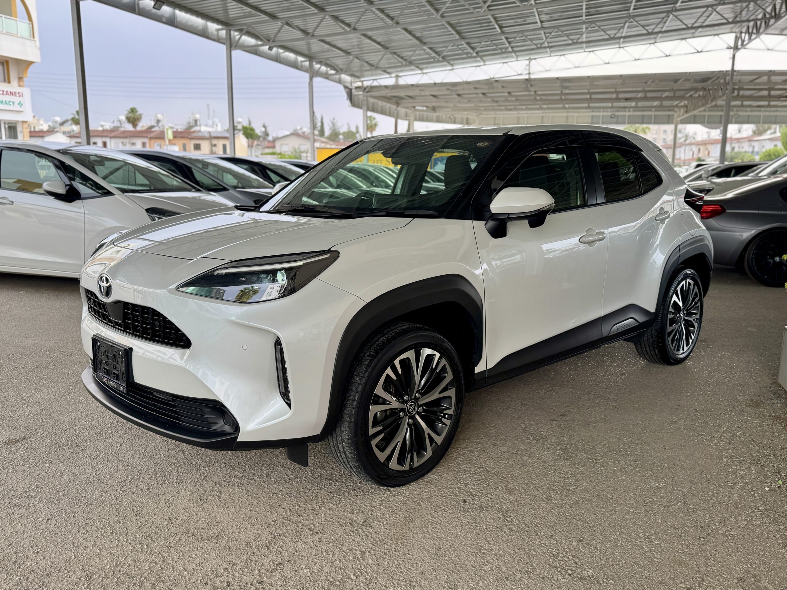 
								Toyota Yaris Cross full									