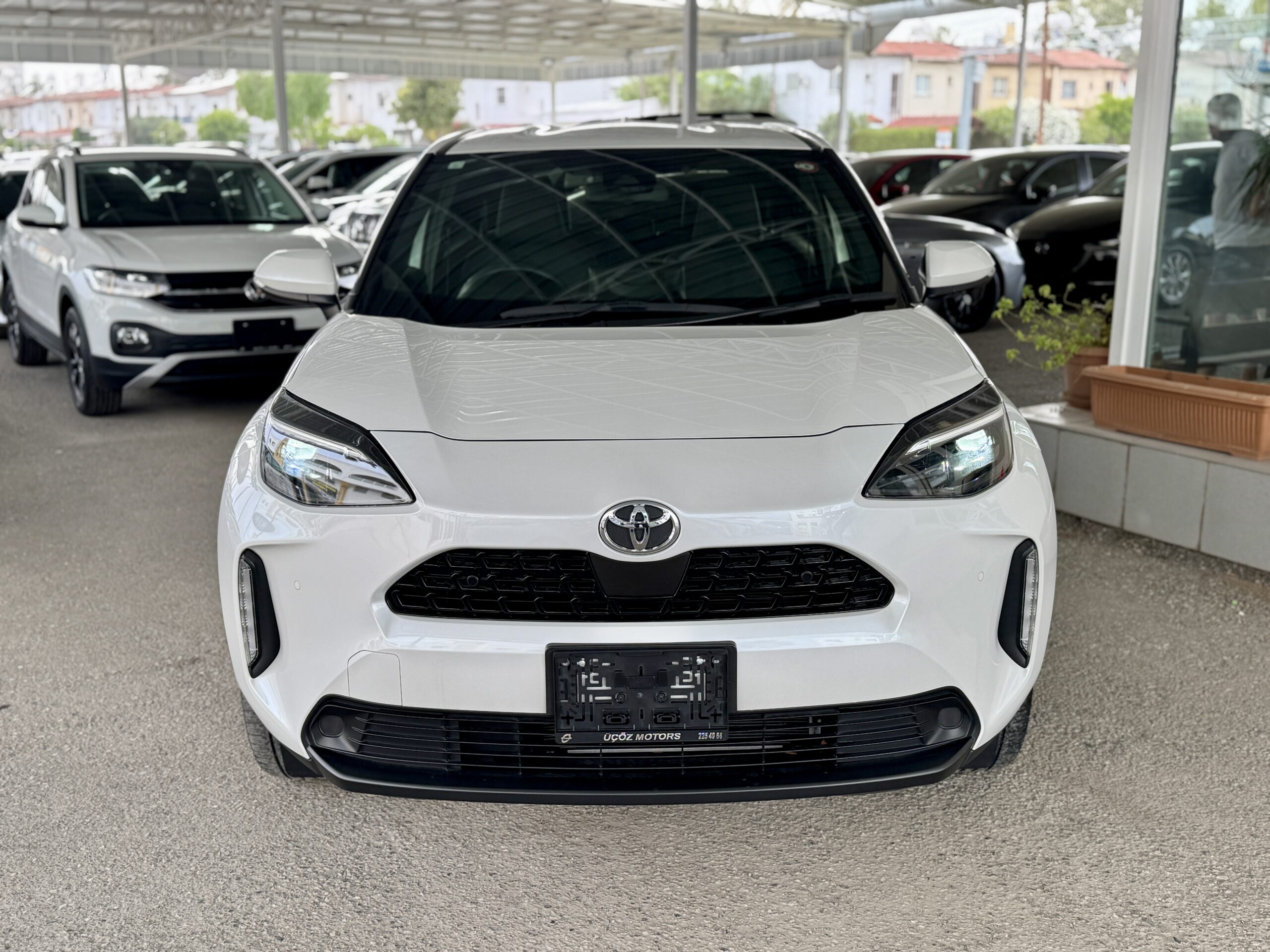 
								Toyota Yaris Cross full									