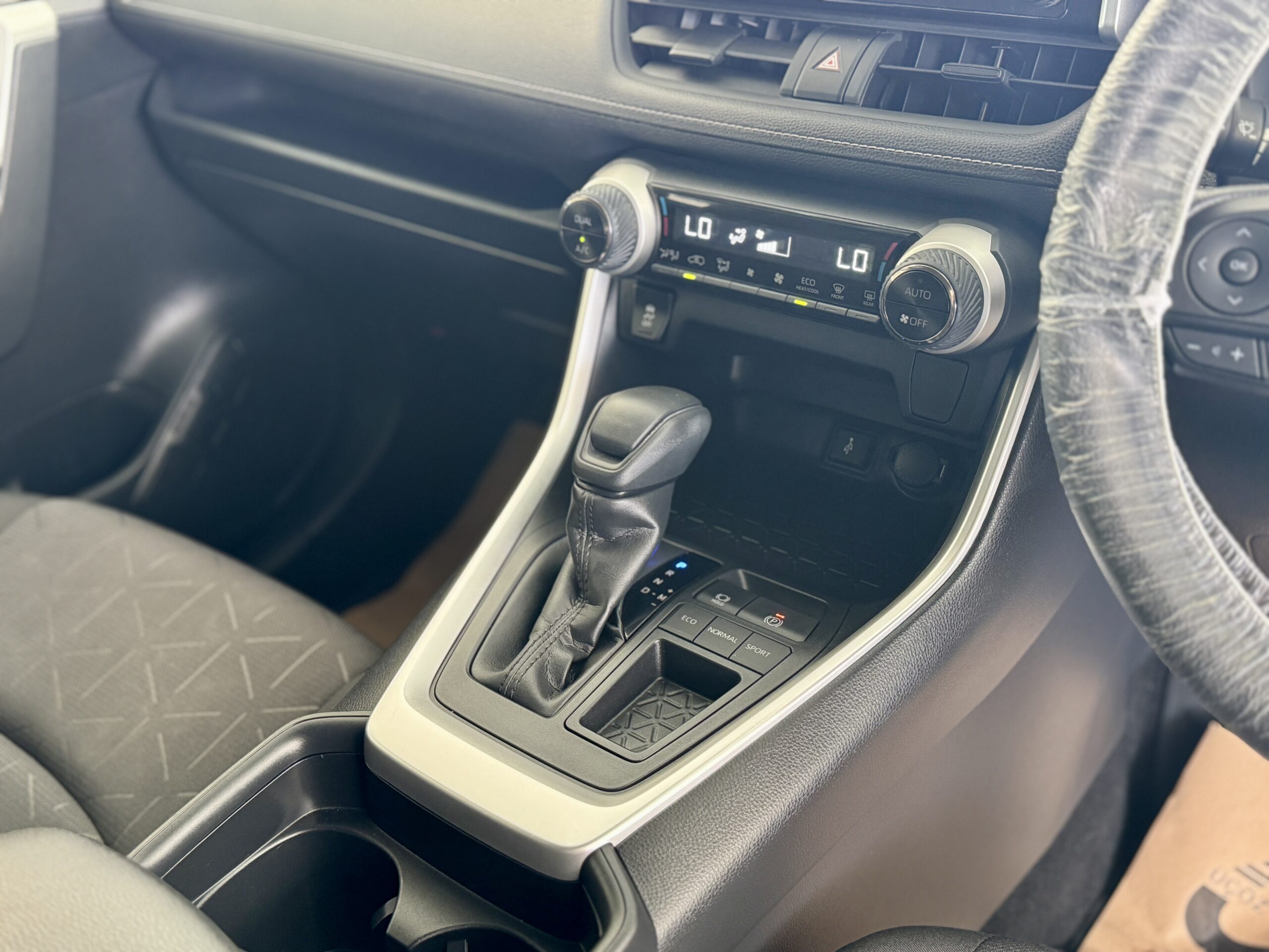 
								Toyota Rav4 full									