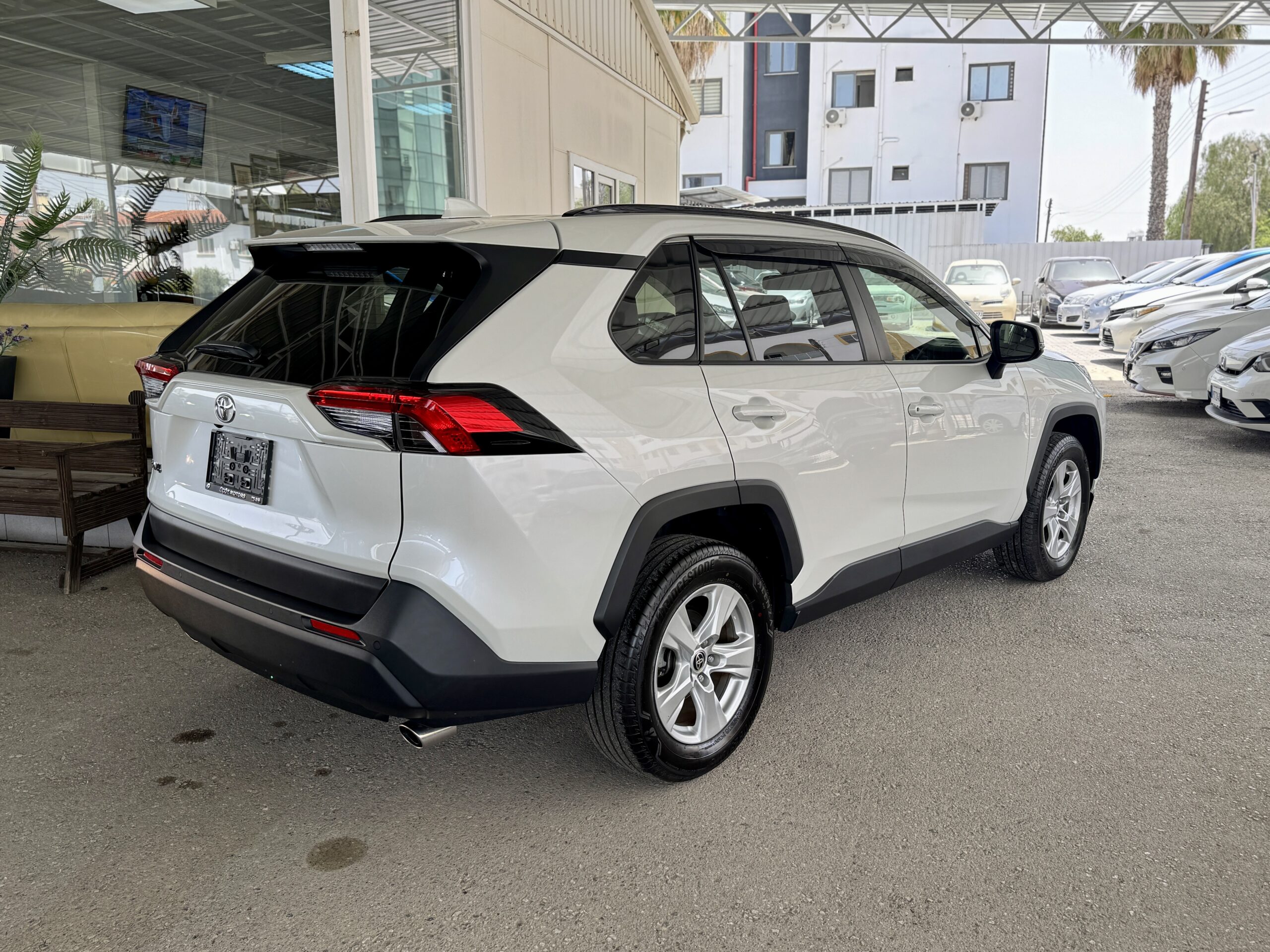 
								Toyota Rav4 full									