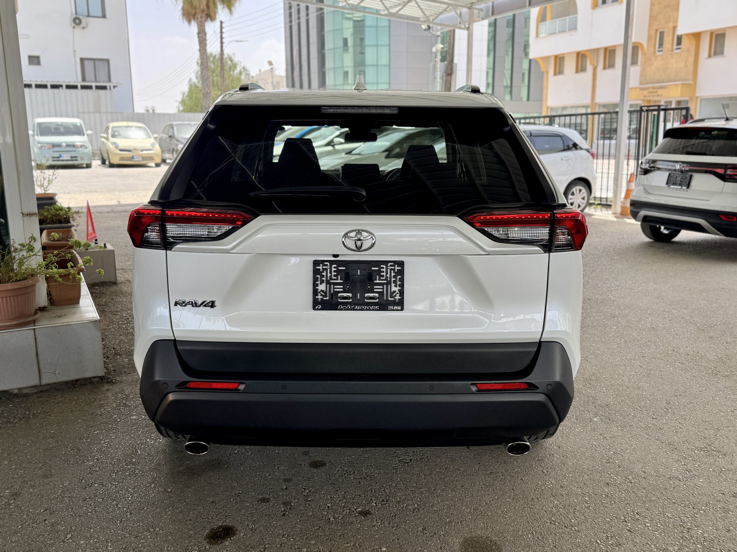 
								Toyota Rav4 full									