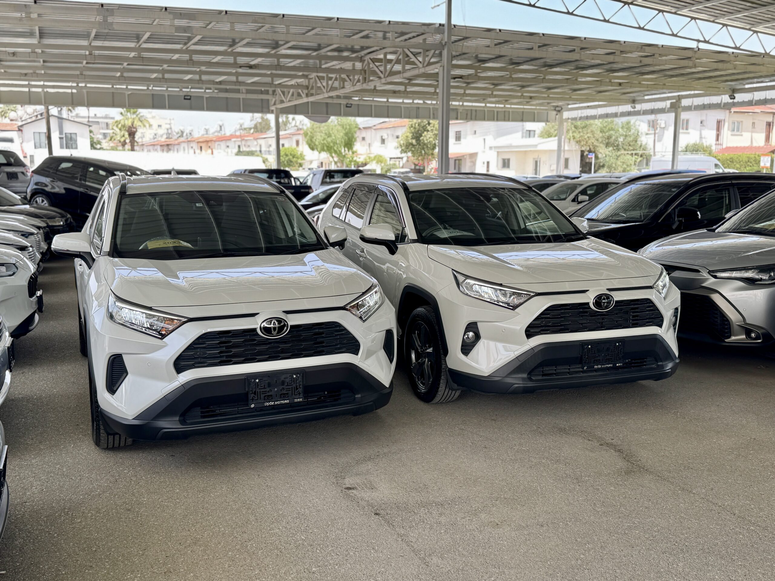 
								Toyota Rav4 full									