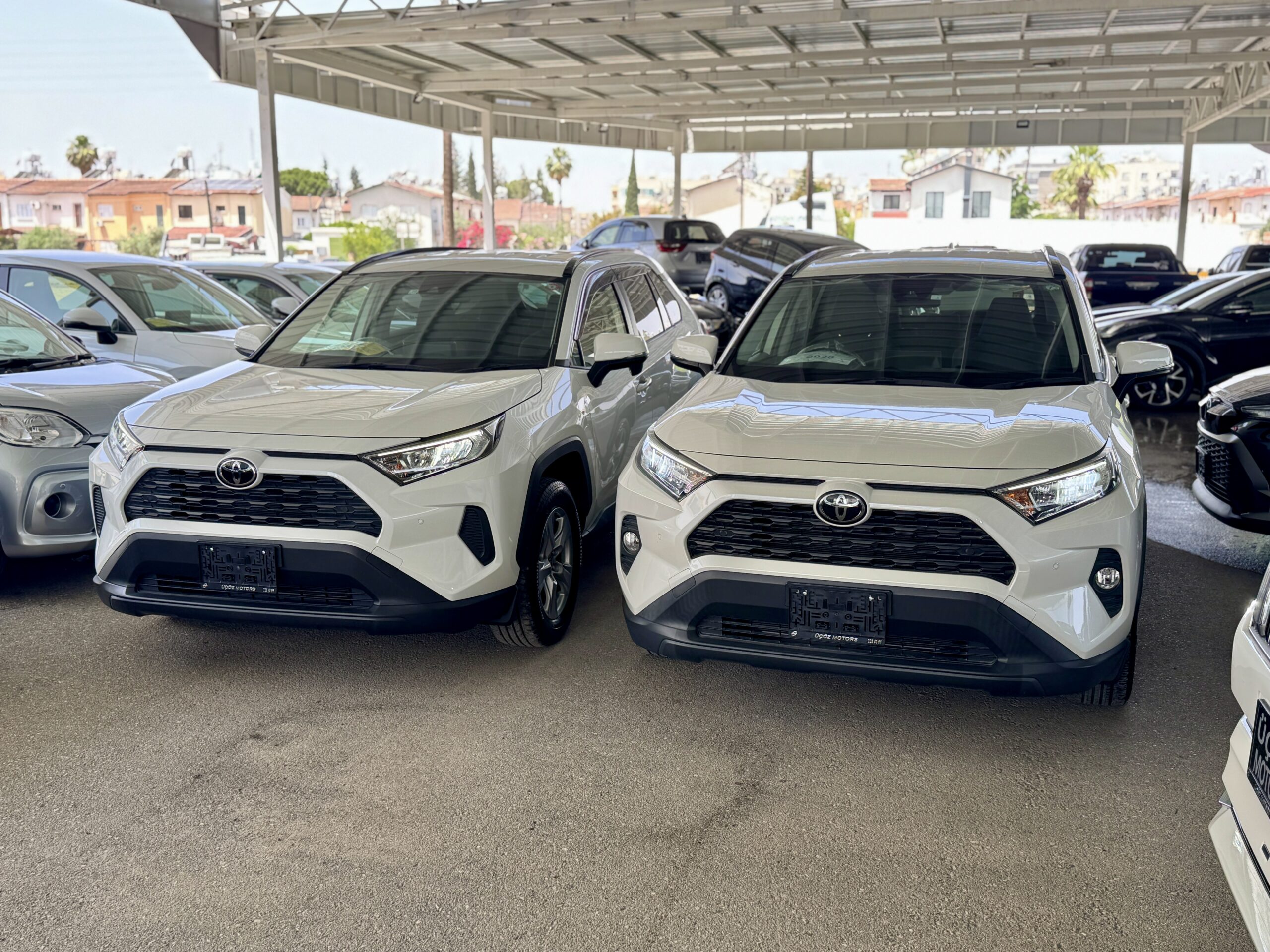 
								Toyota Rav4 full									