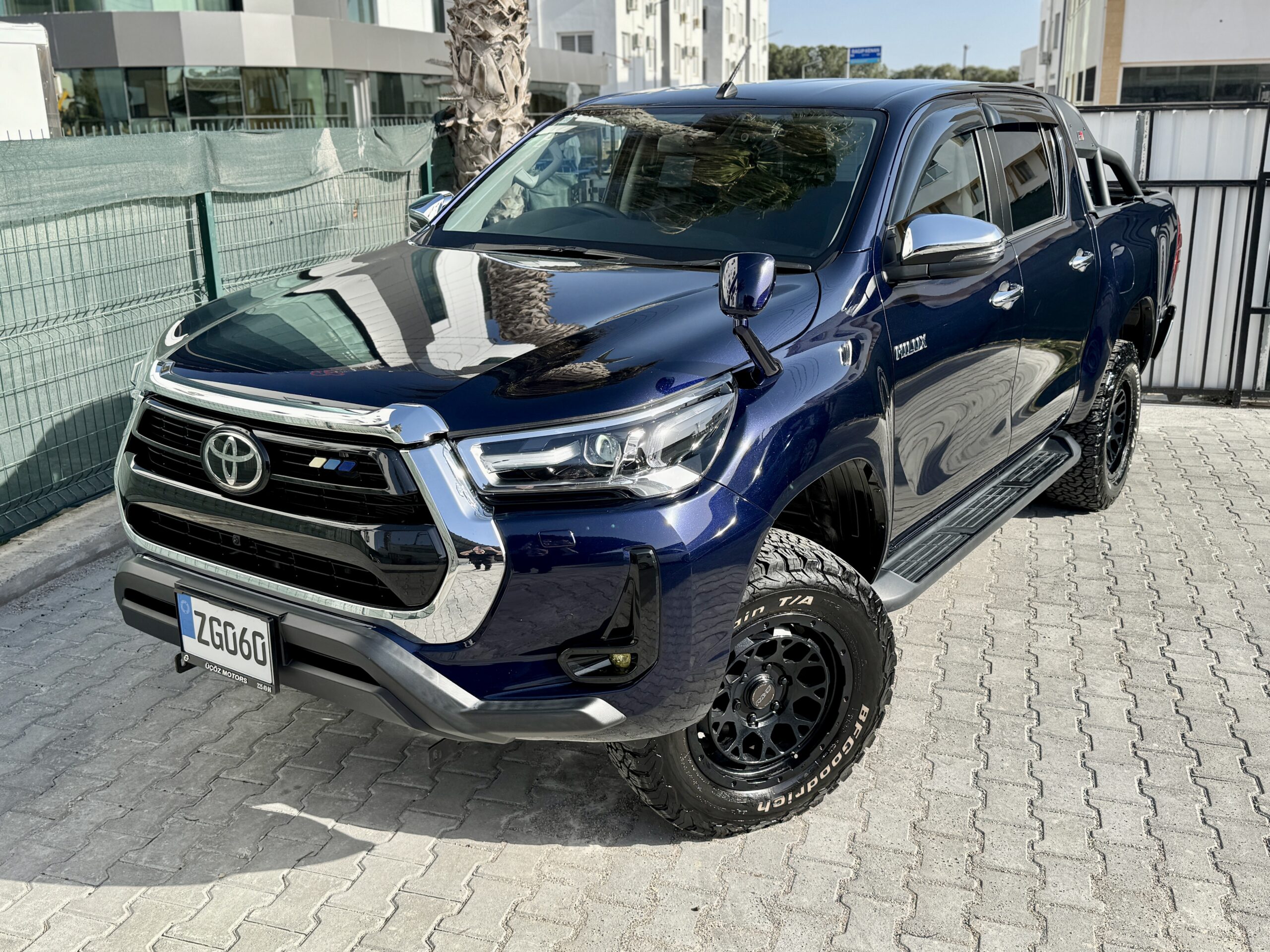 
								Toyota Hilux full									