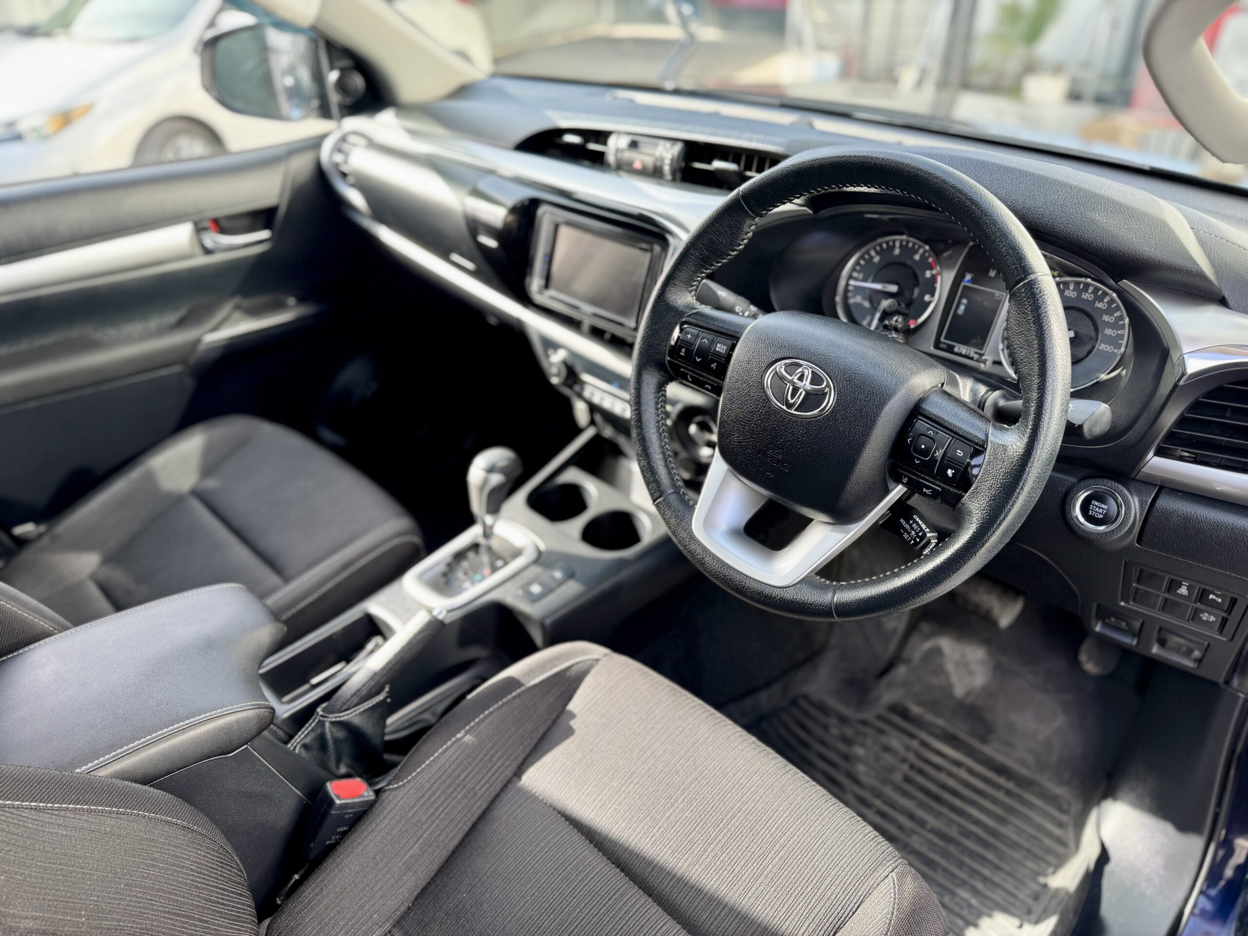 
								Toyota Hilux full									