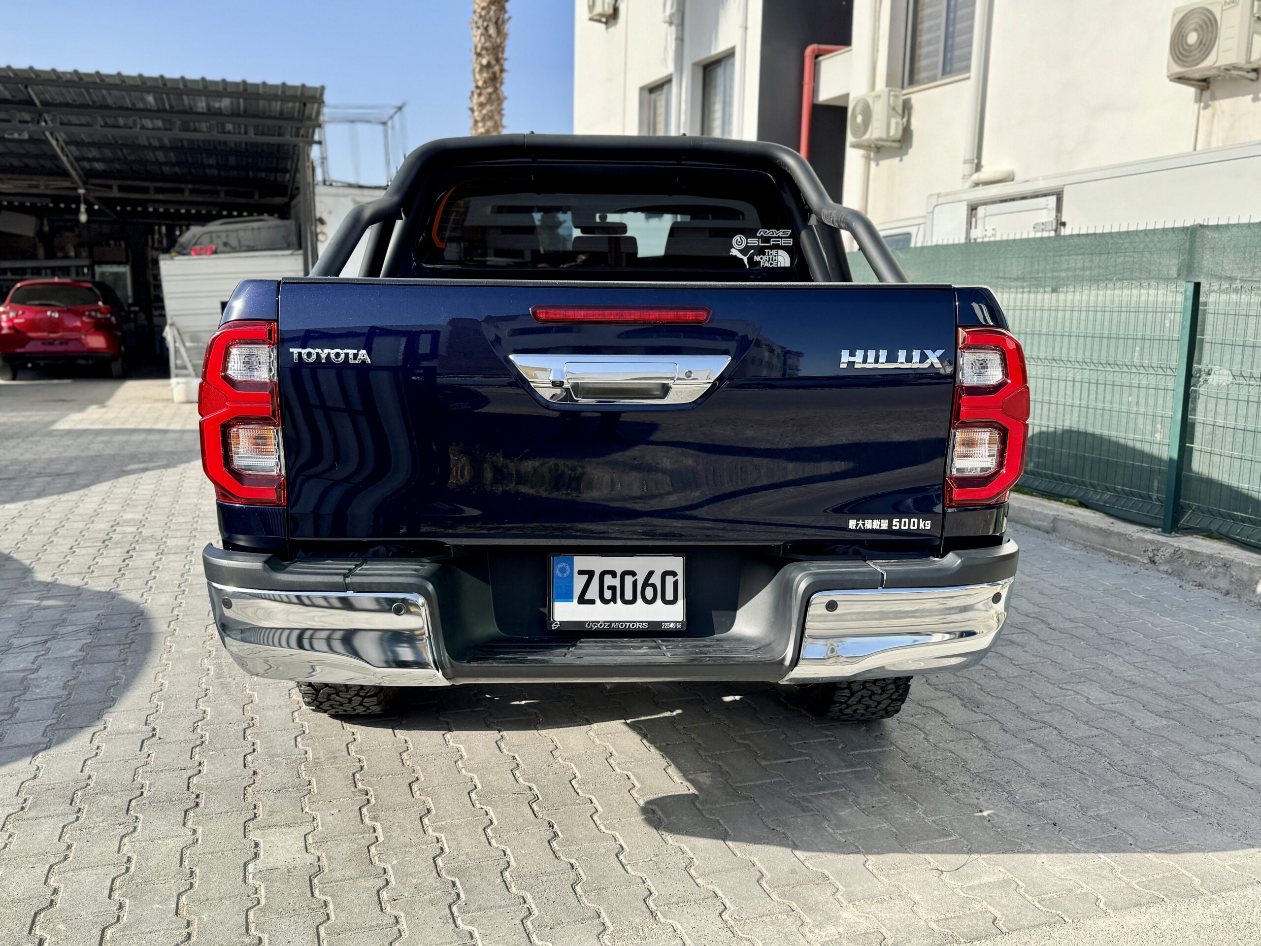 
								Toyota Hilux full									