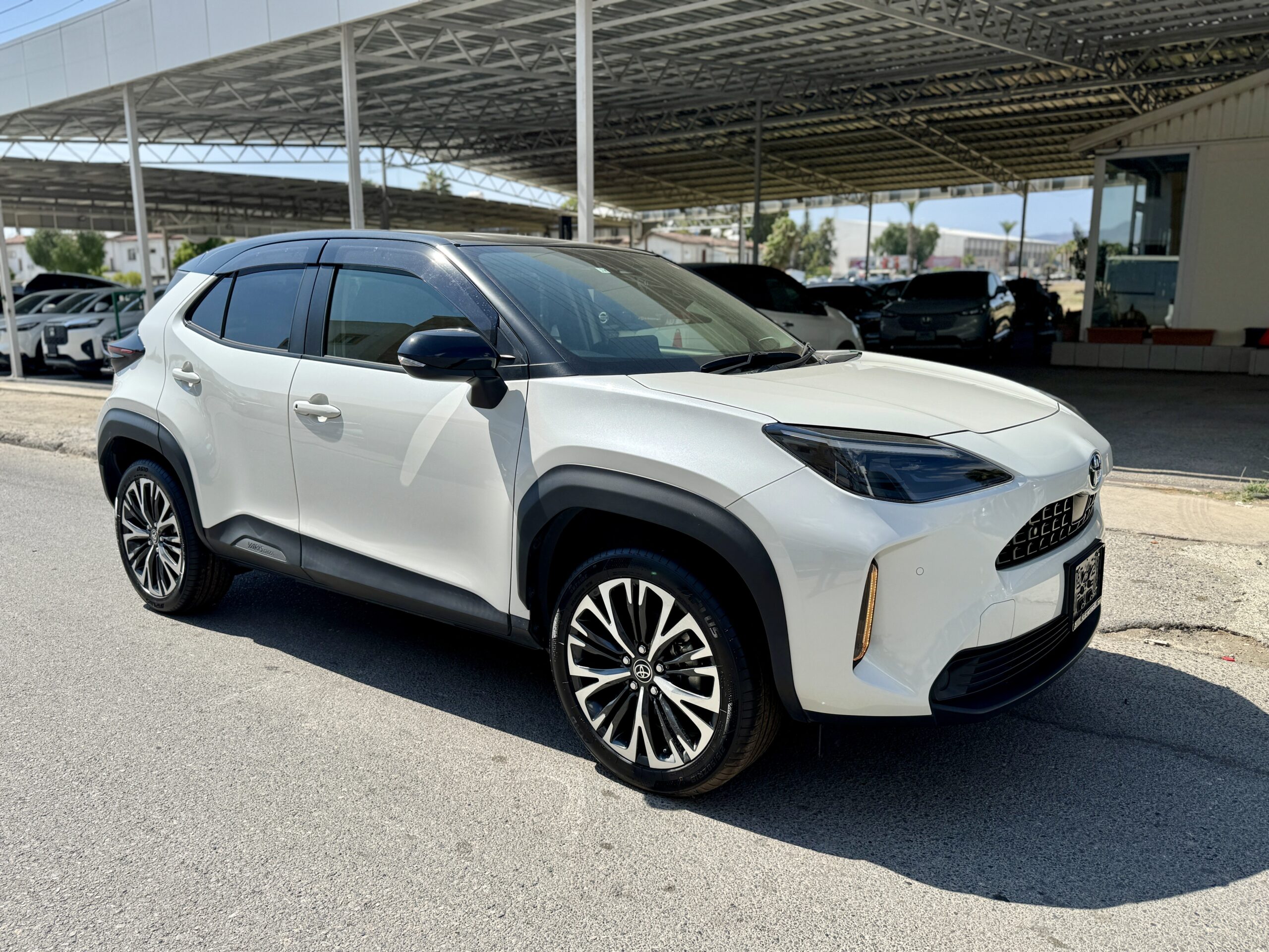 
								TOYOTA YARIS CROSS full									