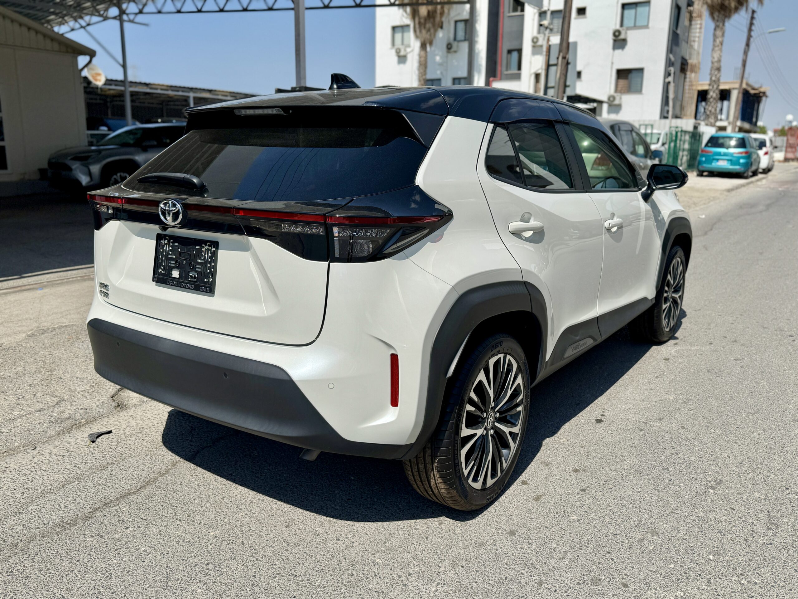 
								TOYOTA YARIS CROSS full									