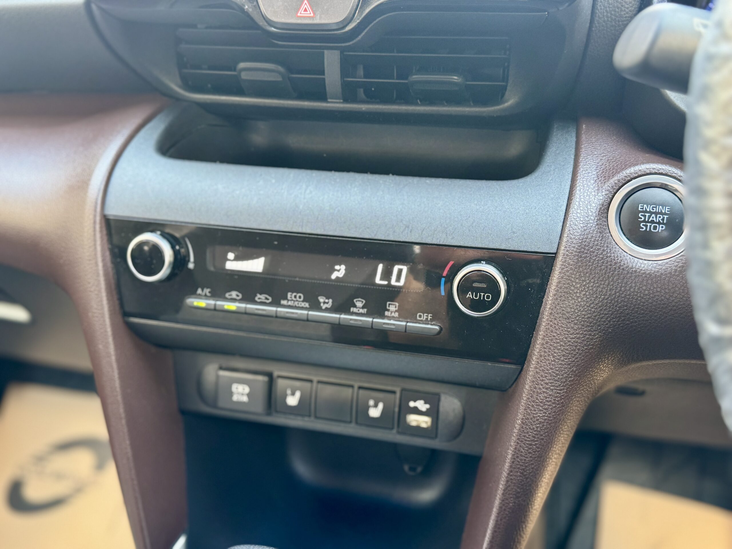 
								TOYOTA YARIS CROSS full									