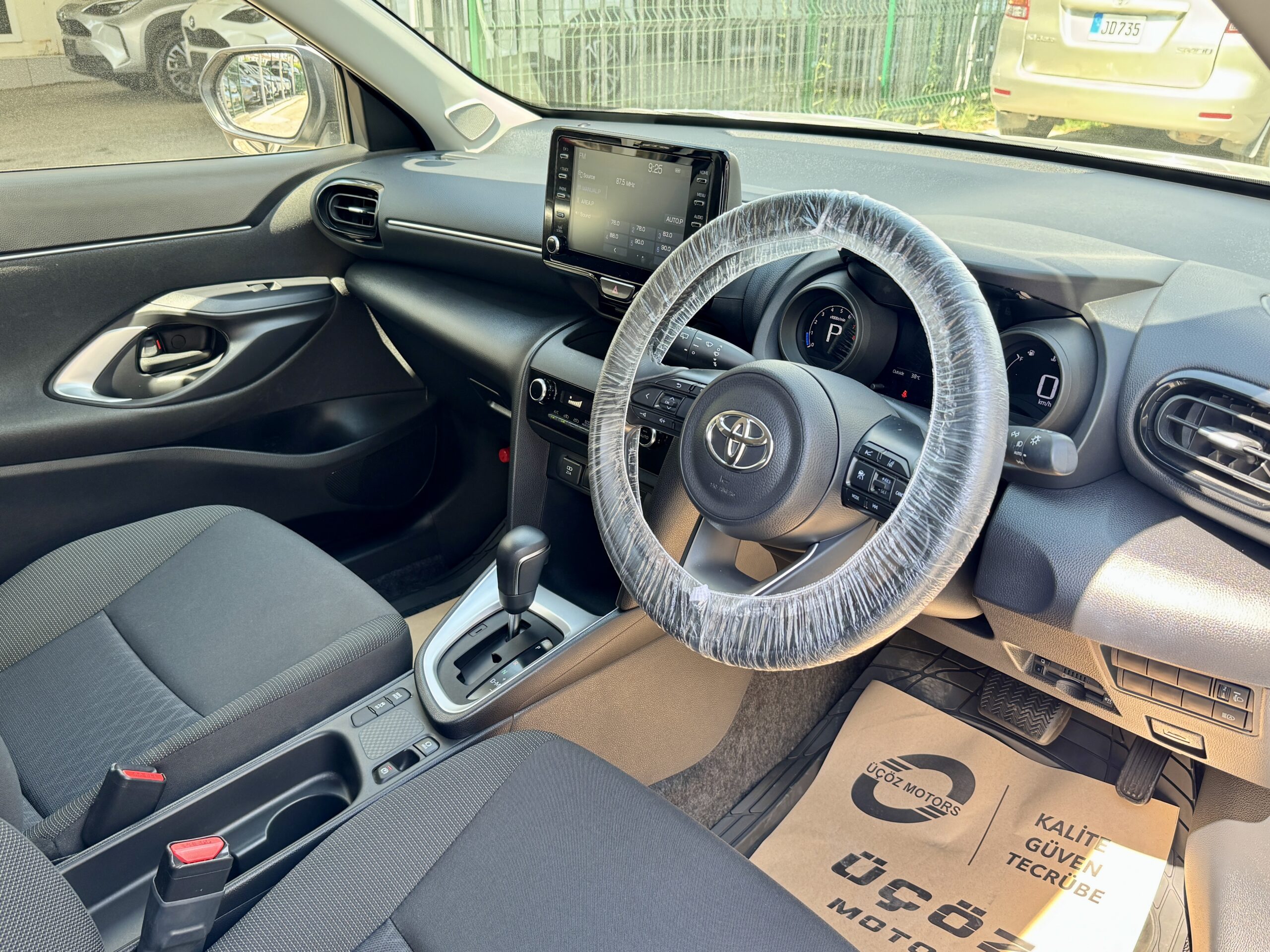 
								TOYOTA YARIS CROSS full									