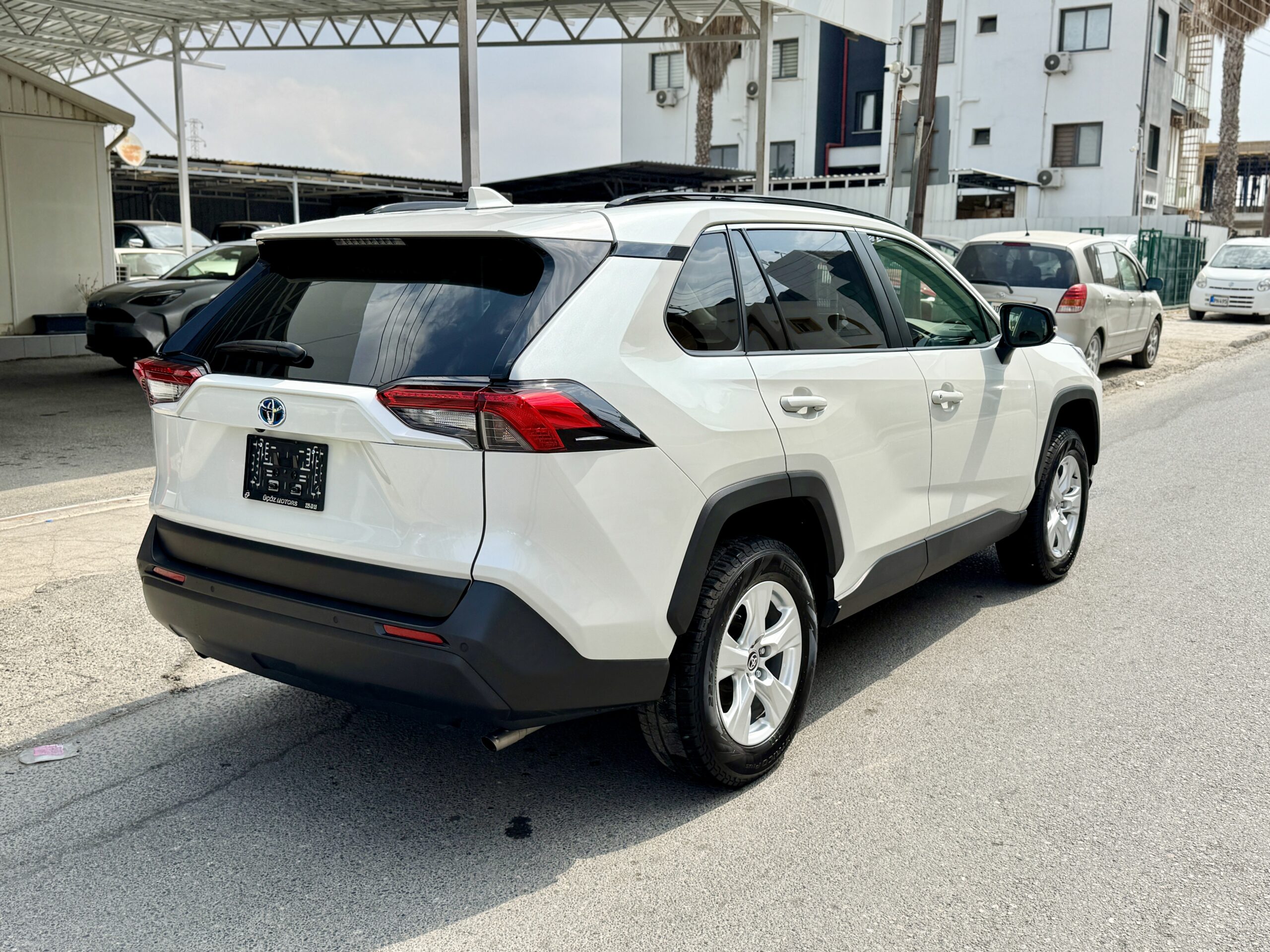 
								TOYOTA RAV4 full									