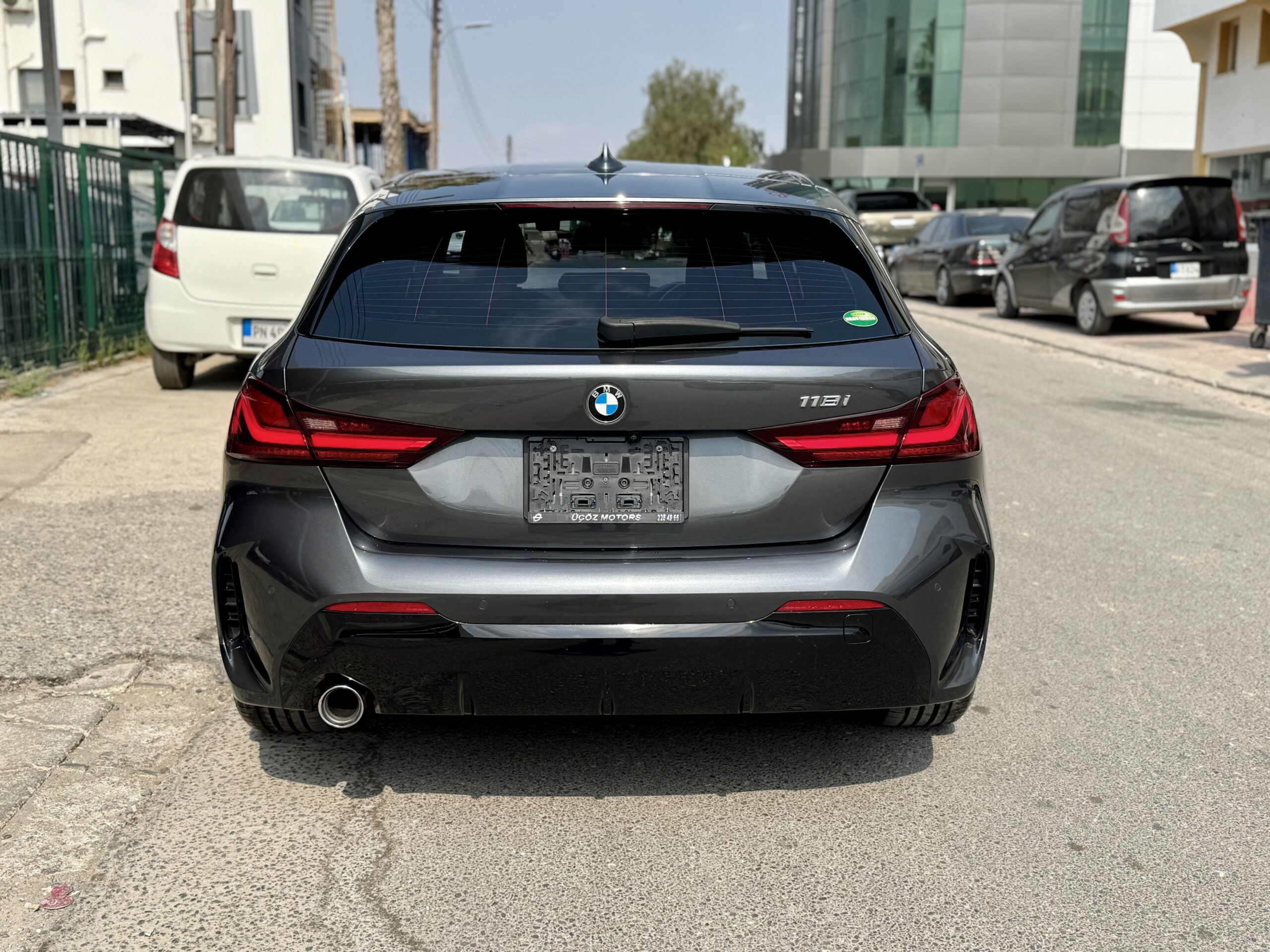 
								BMW 1 SERIES M SPORT full									