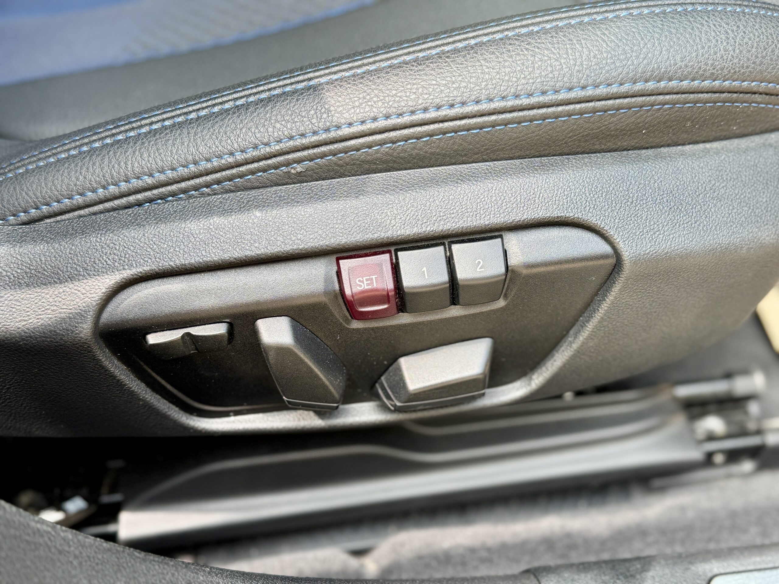 
								BMW 1 SERIES M SPORT full									