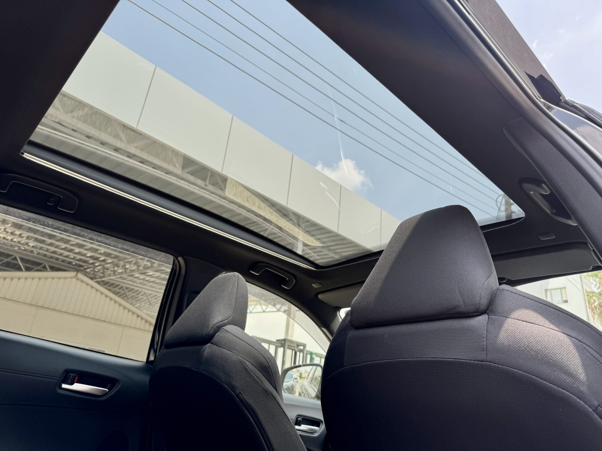 
								TOYOTA COROLLA CROSS full									