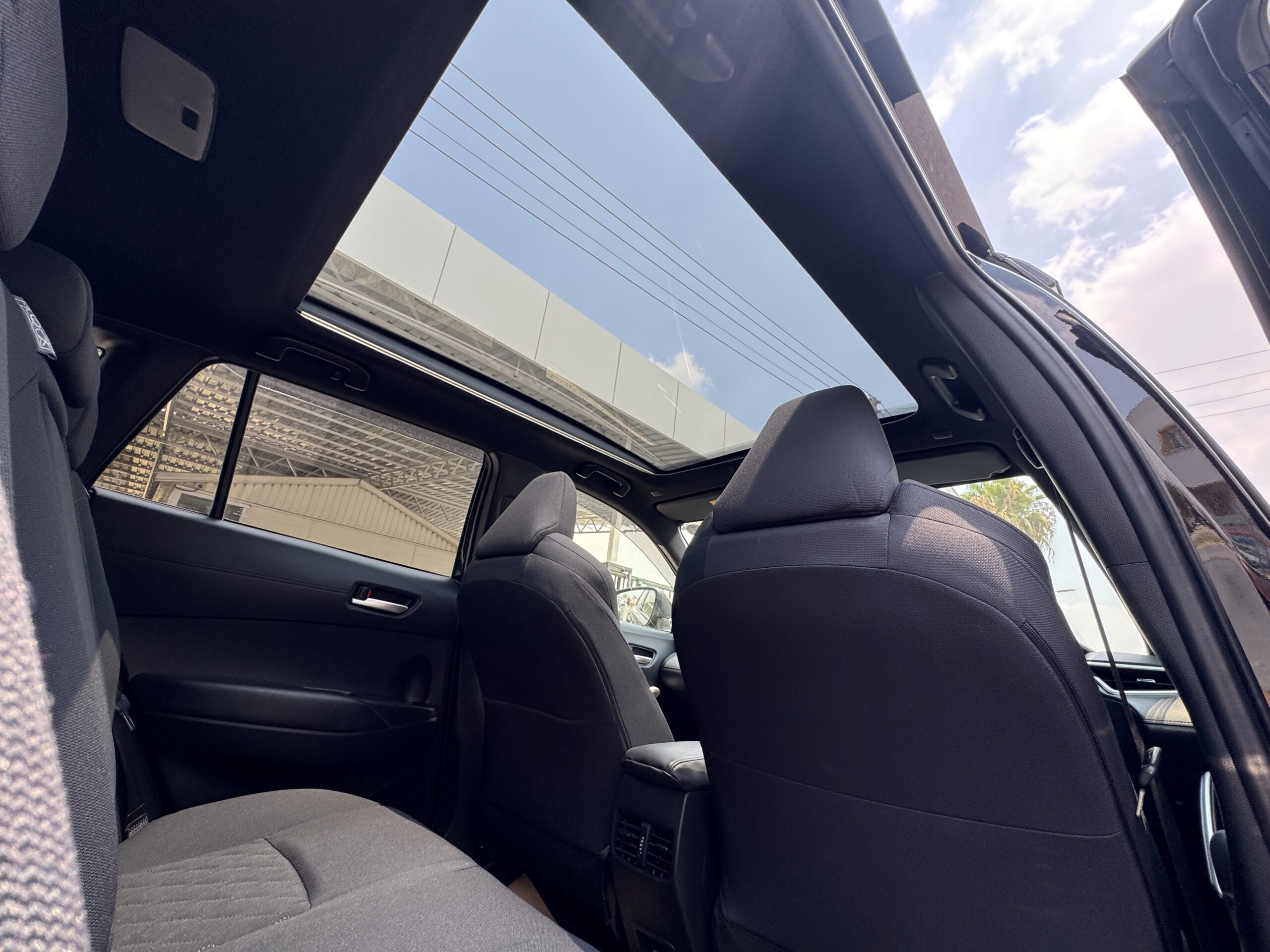 
								TOYOTA COROLLA CROSS full									