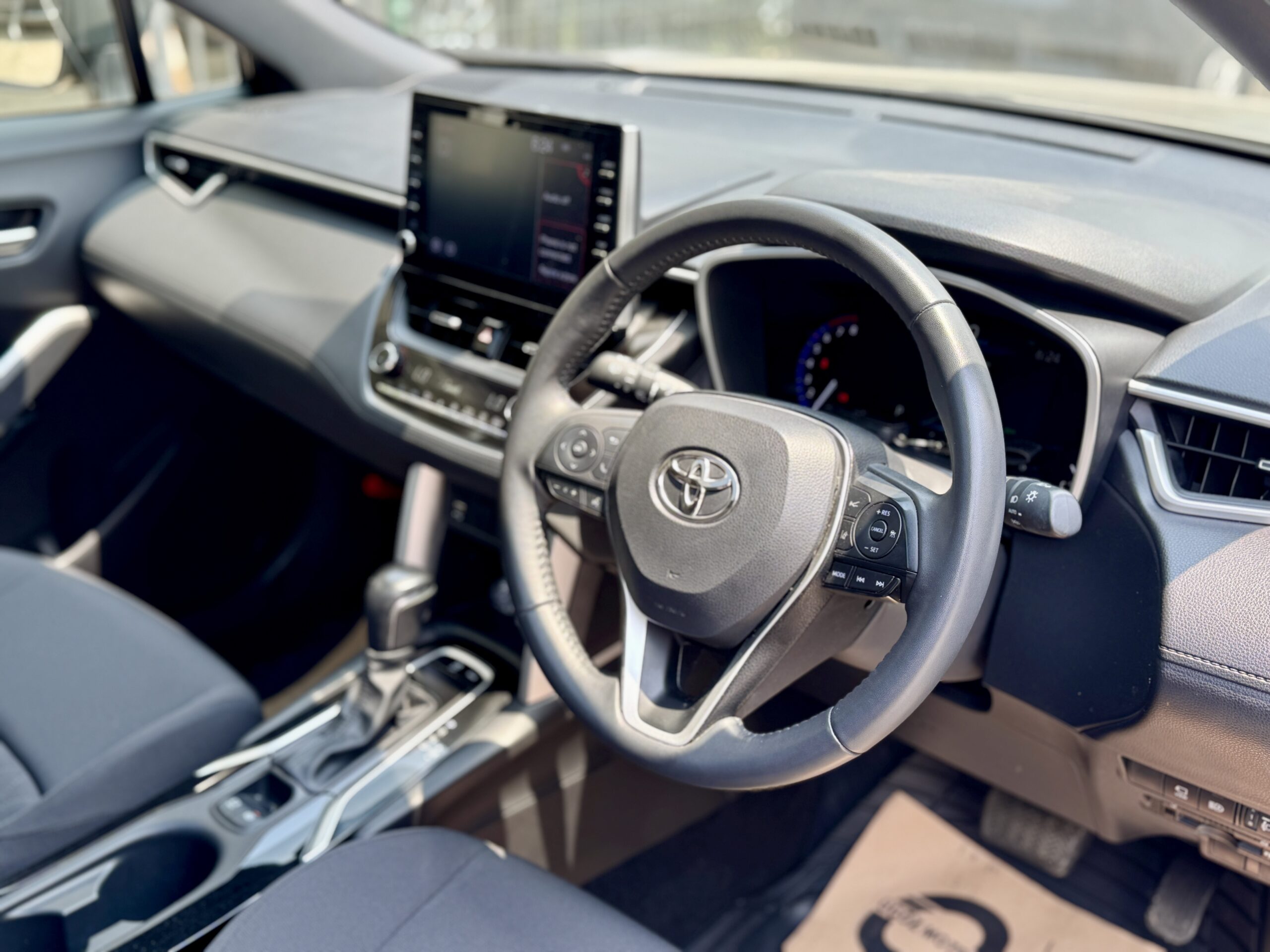 
								TOYOTA COROLLA CROSS full									