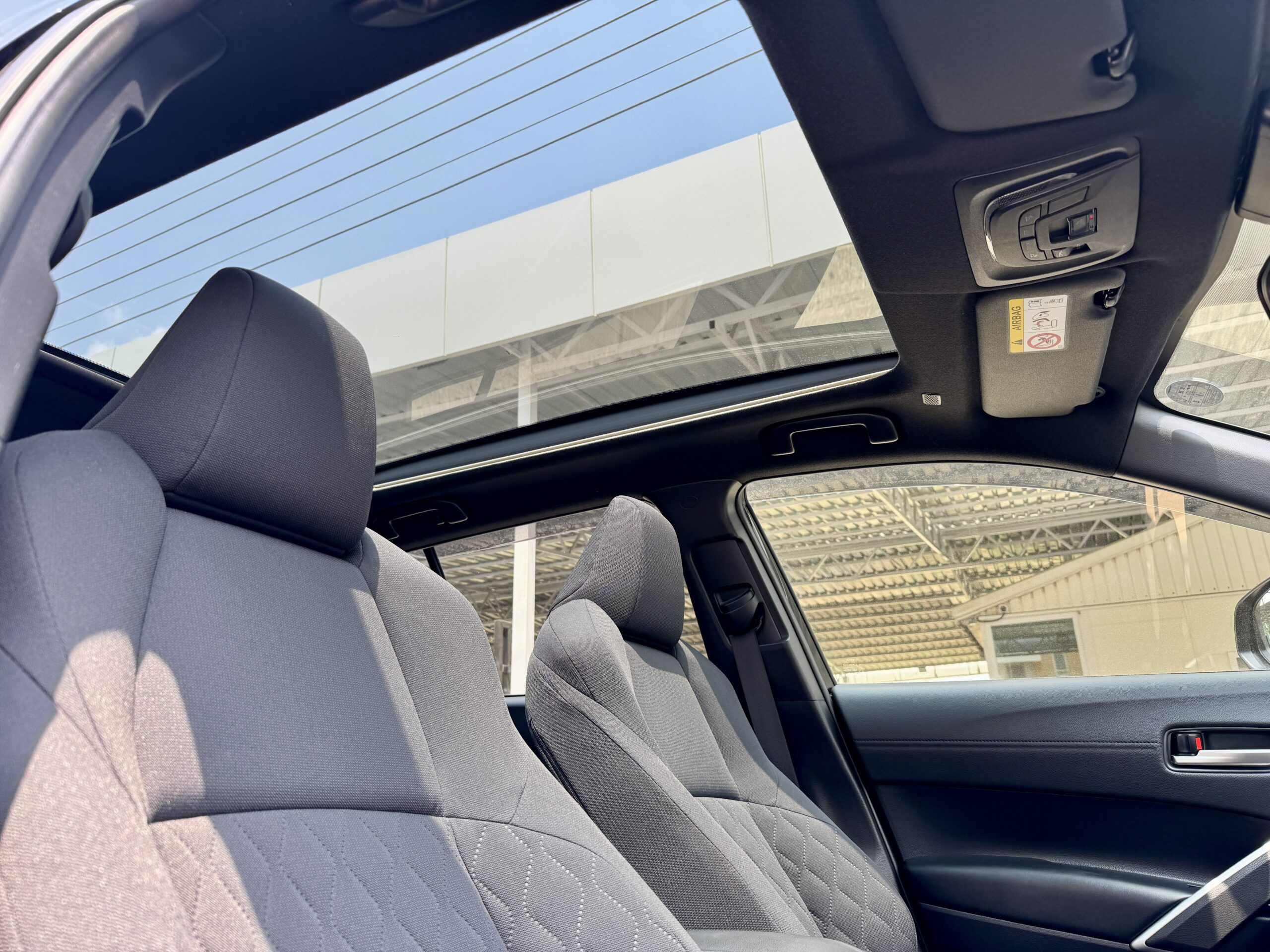 
								TOYOTA COROLLA CROSS full									