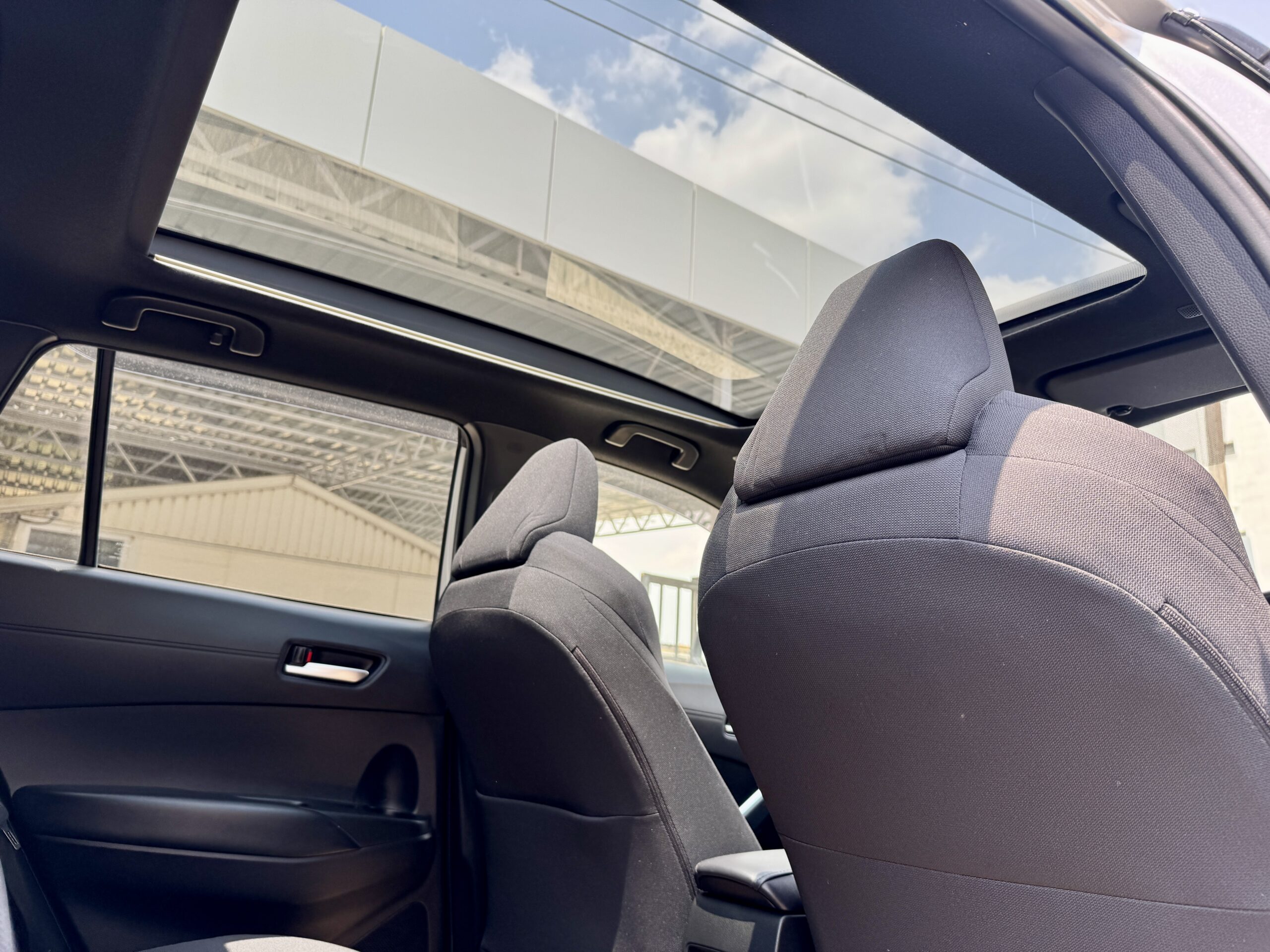 
								TOYOTA COROLLA CROSS full									