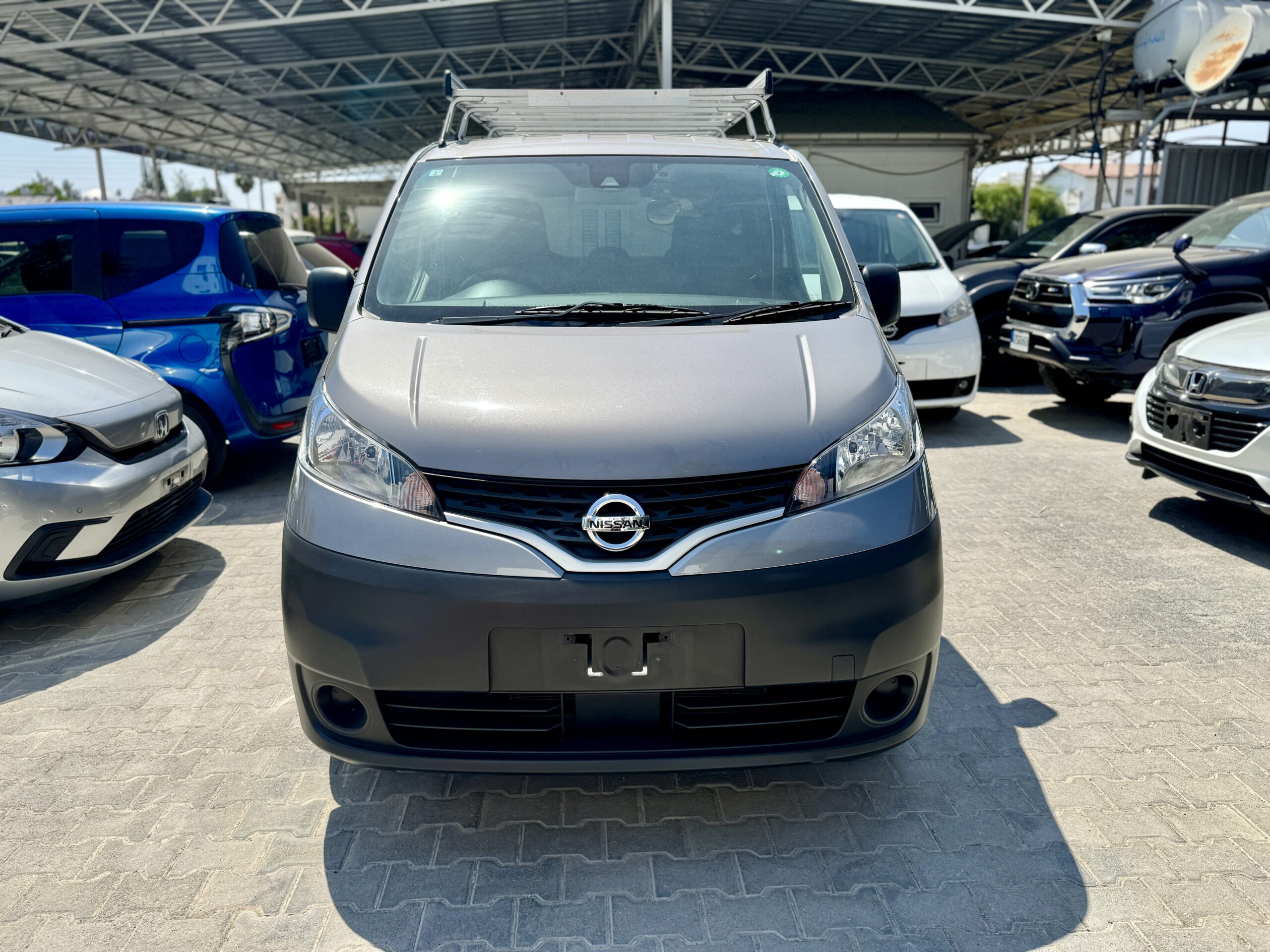
								Nissan NV200 full									