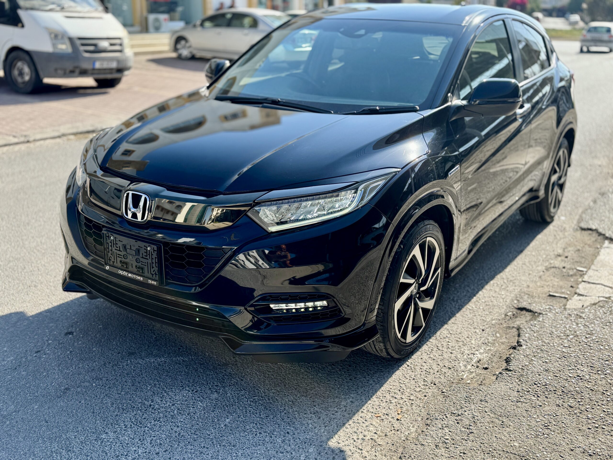 
								HONDA VEZEL RS full									