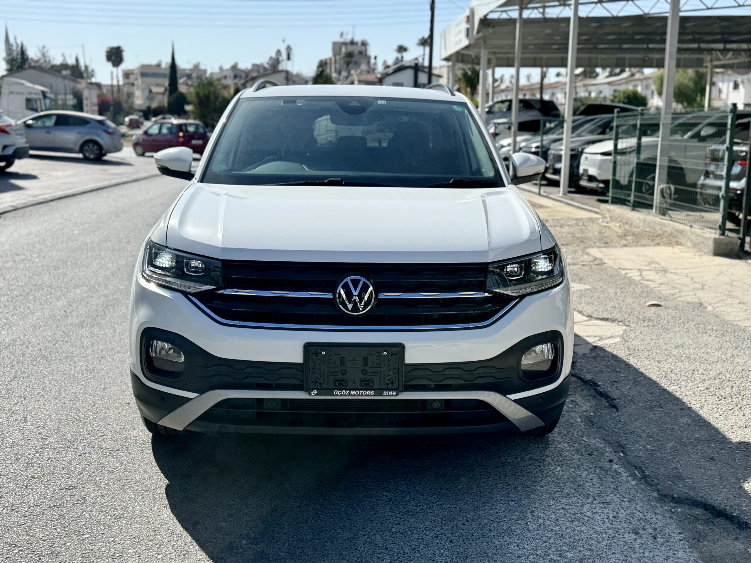 
								Volkswagen T-cross full									
