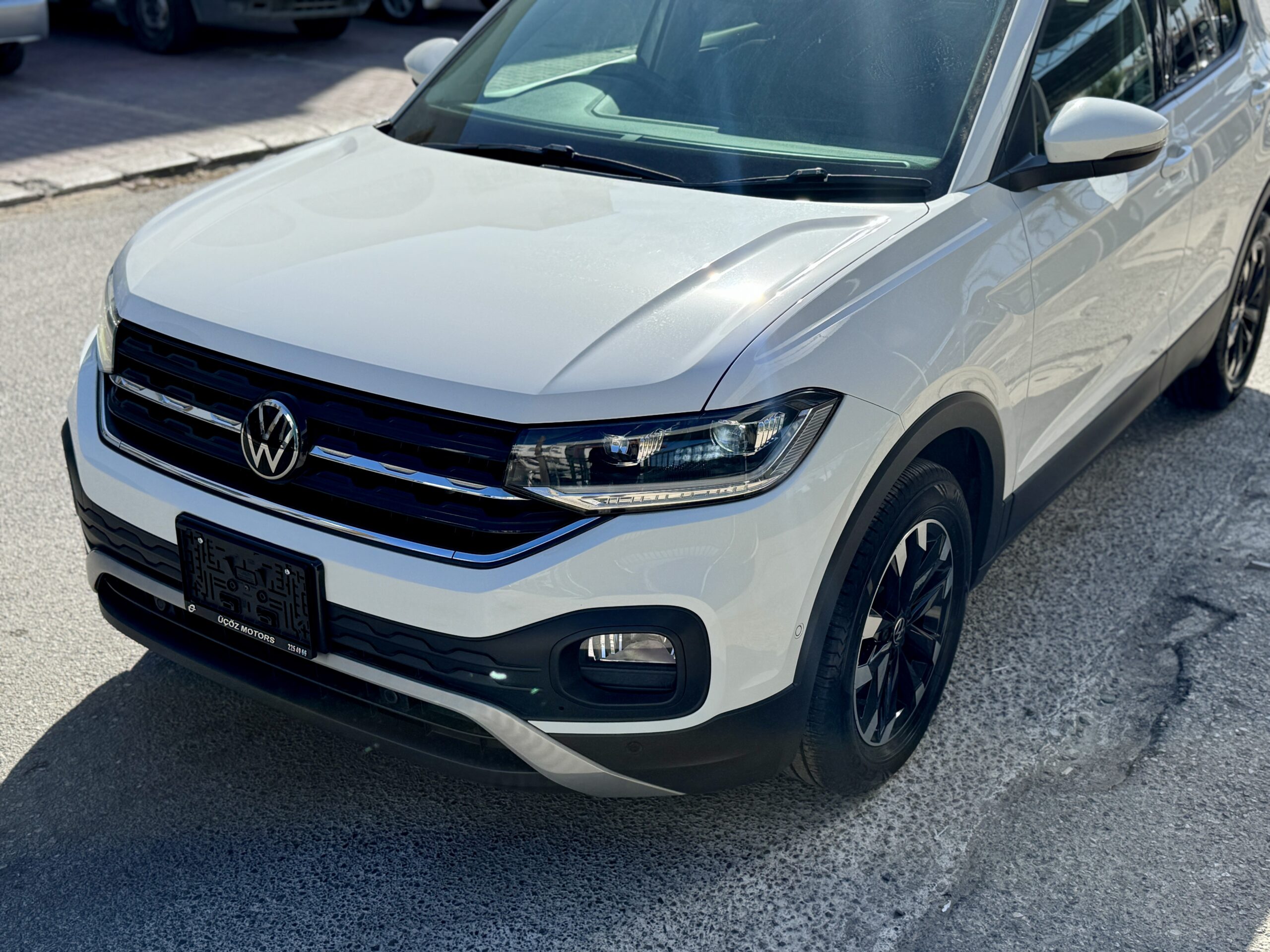 
								Volkswagen T-cross full									