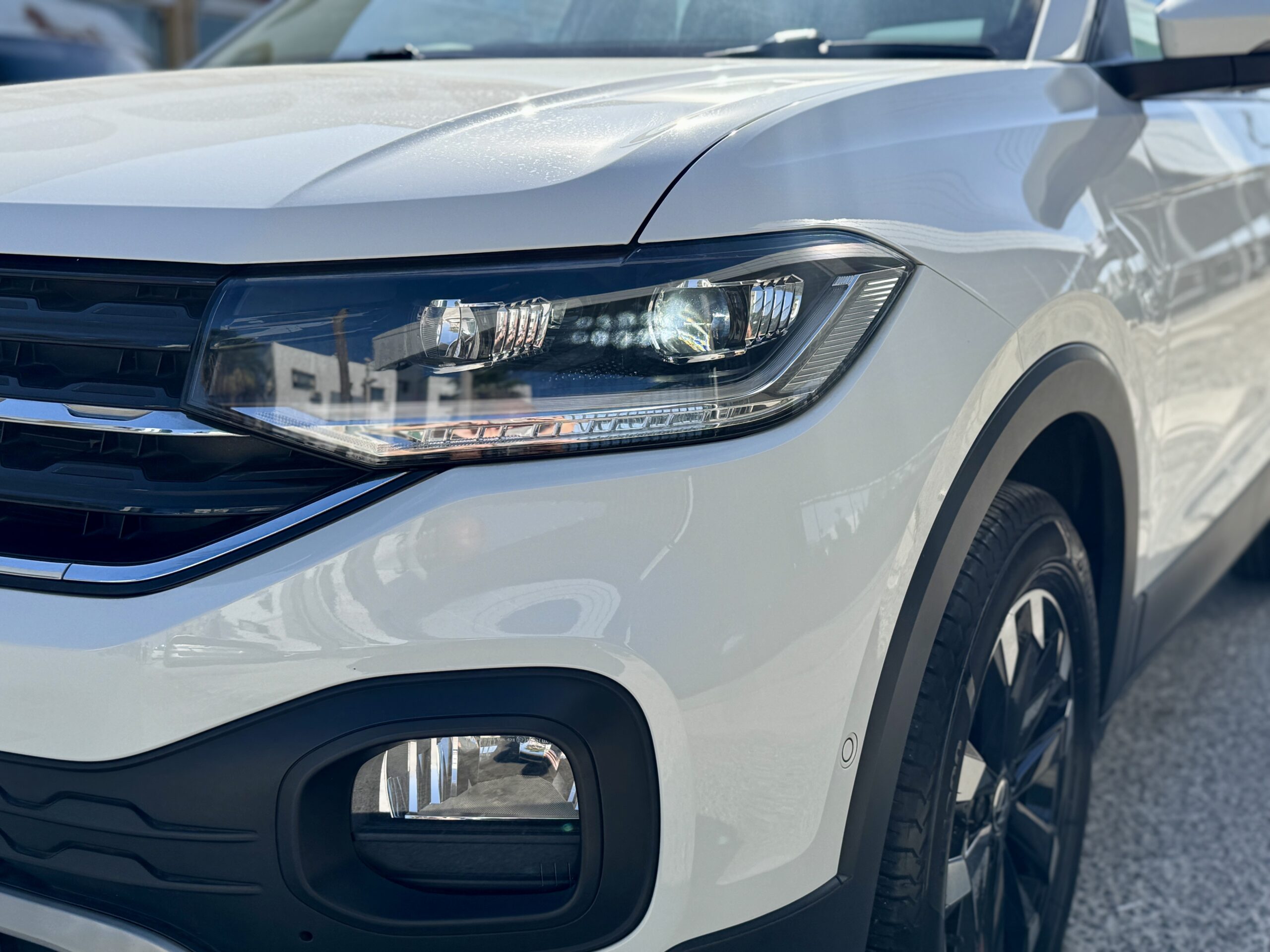 
								Volkswagen T-cross full									