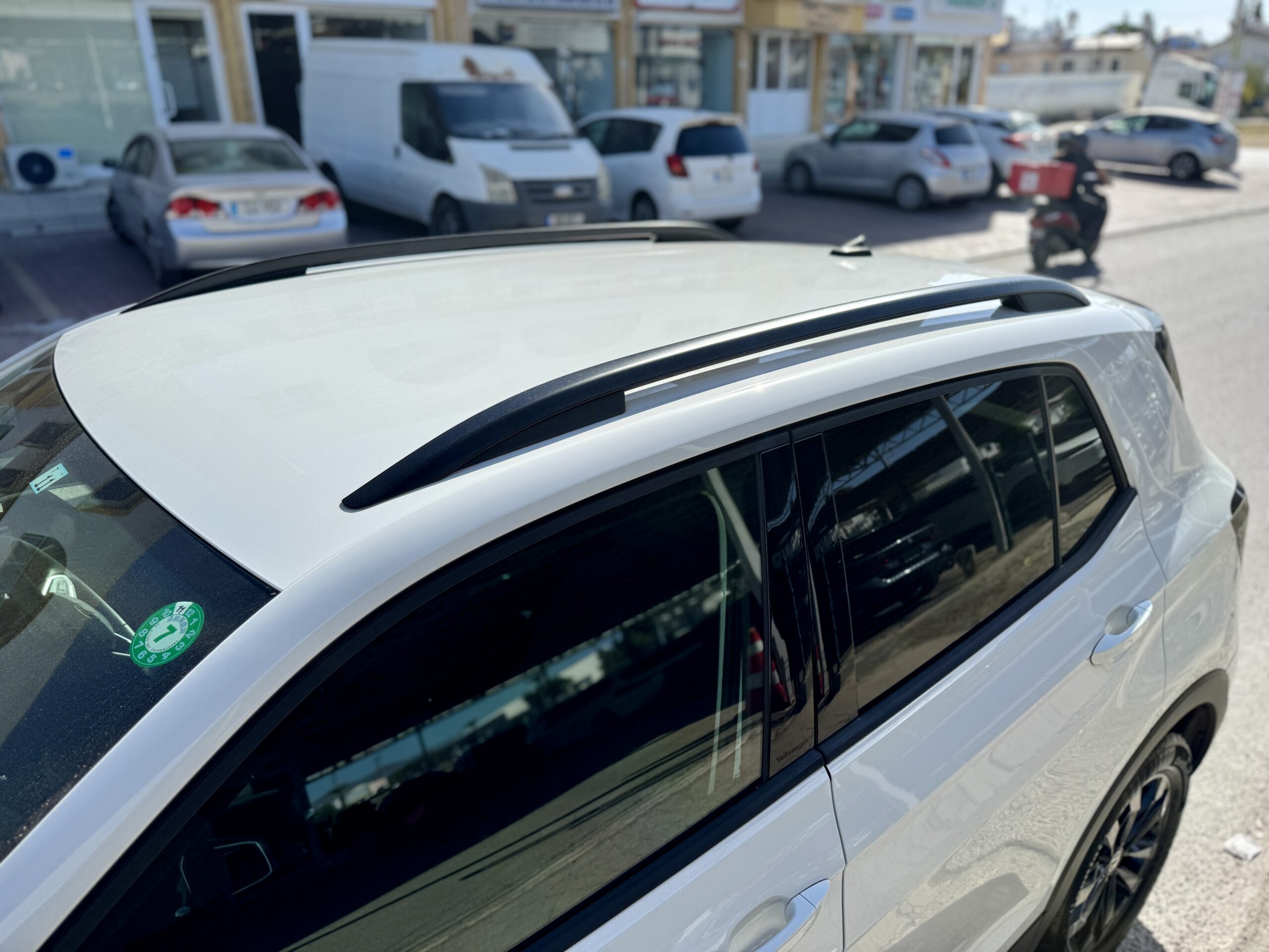 
								Volkswagen T-cross full									