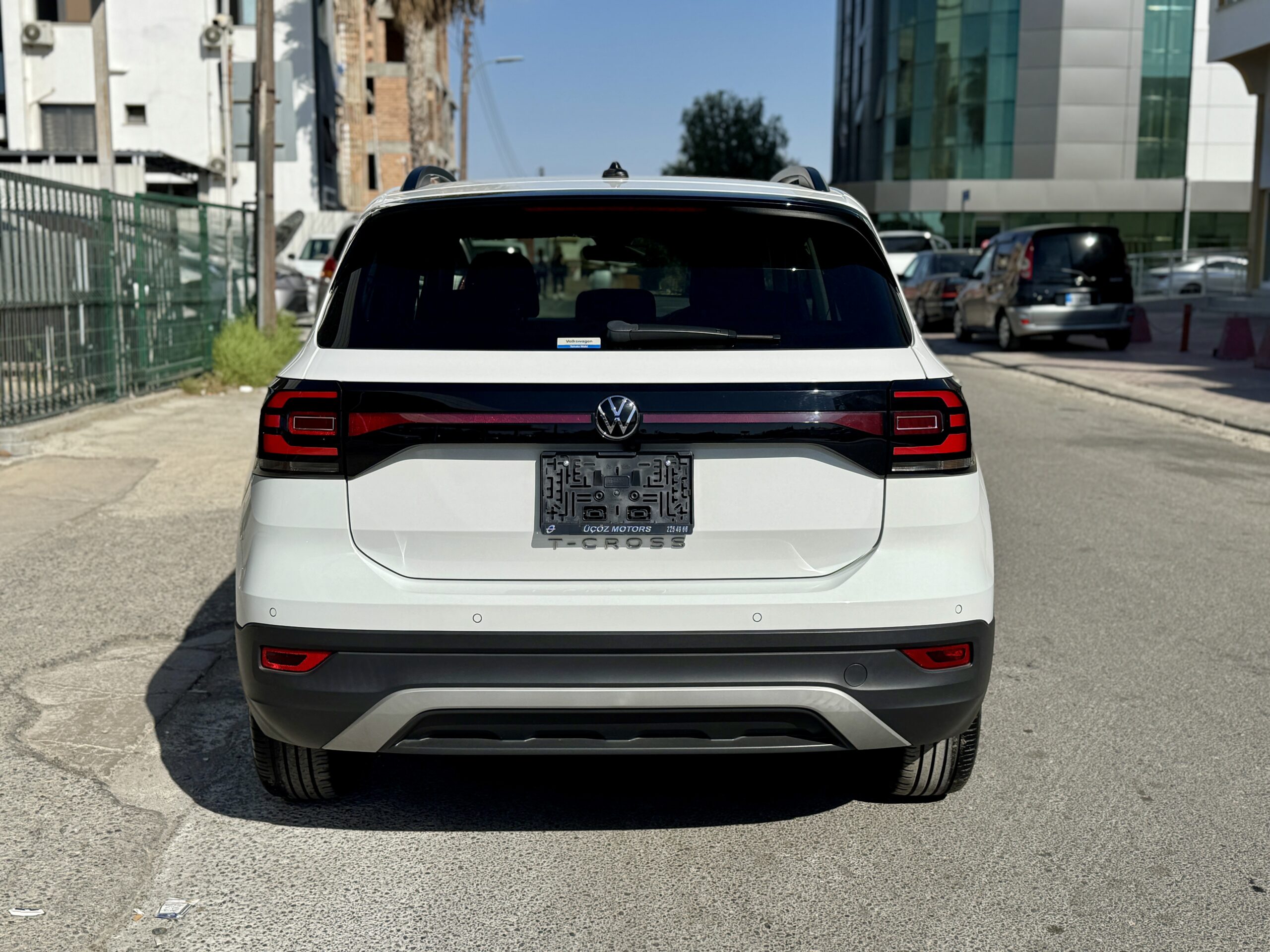 
								Volkswagen T-cross full									