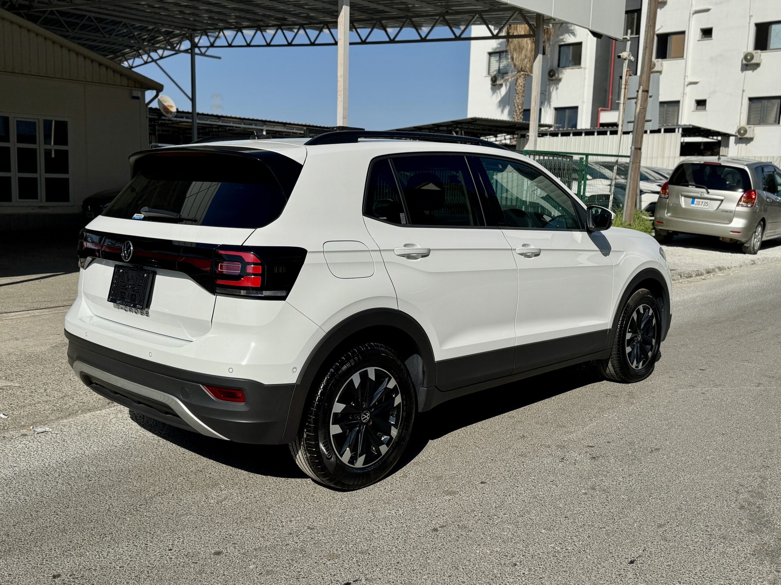 
								Volkswagen T-cross full									