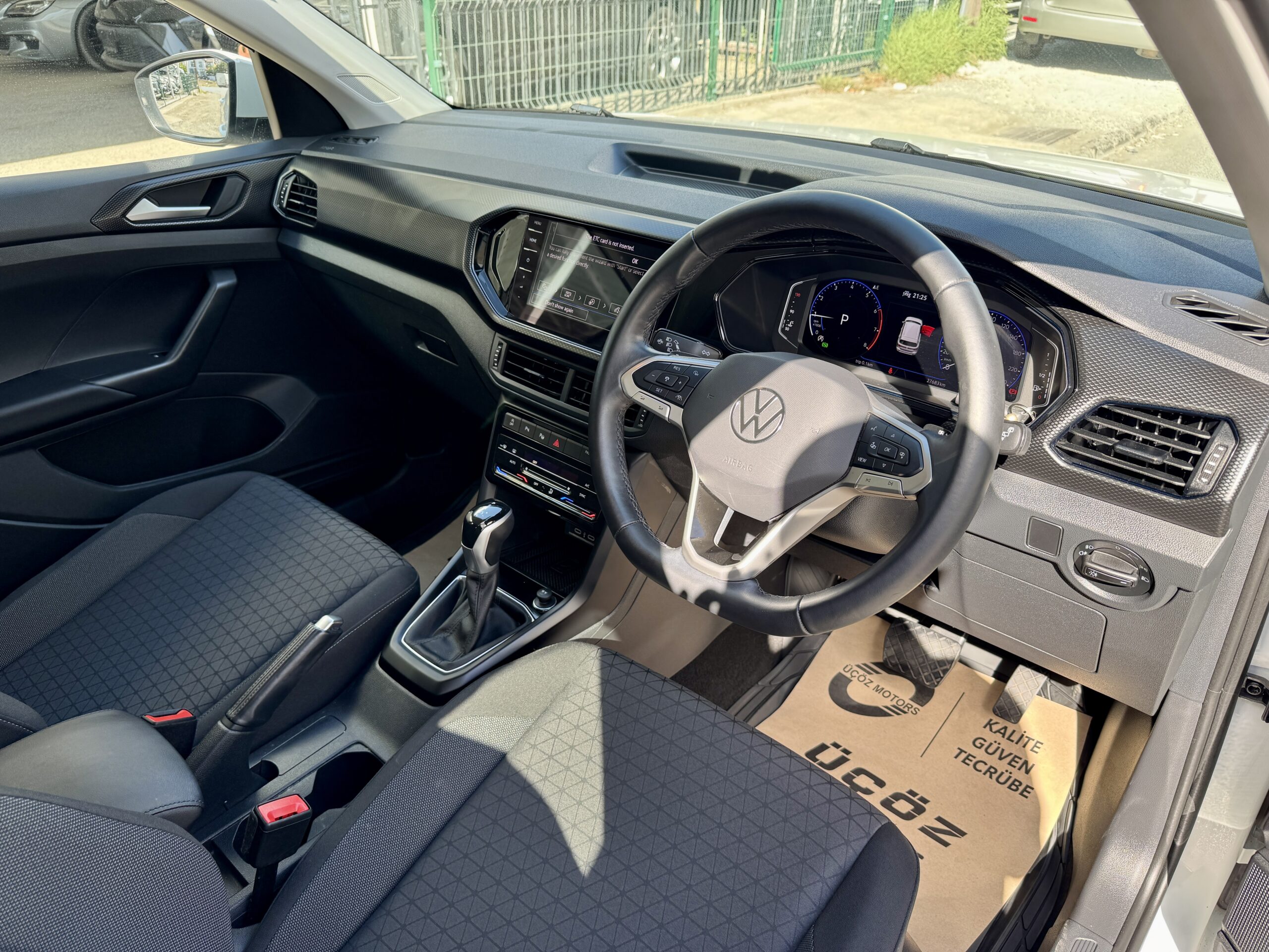 
								Volkswagen T-cross full									