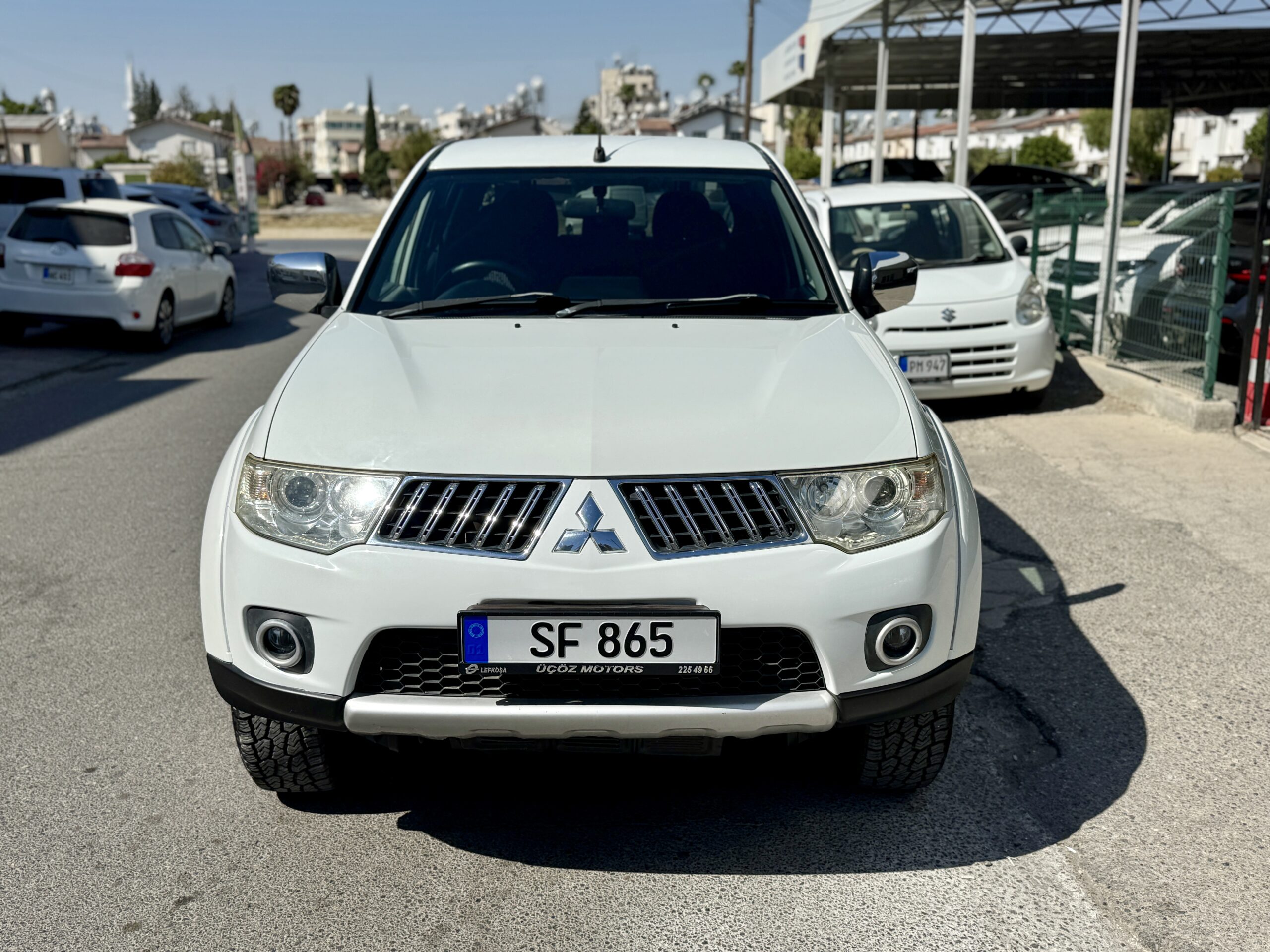 
								Mitsubishi L200 full									