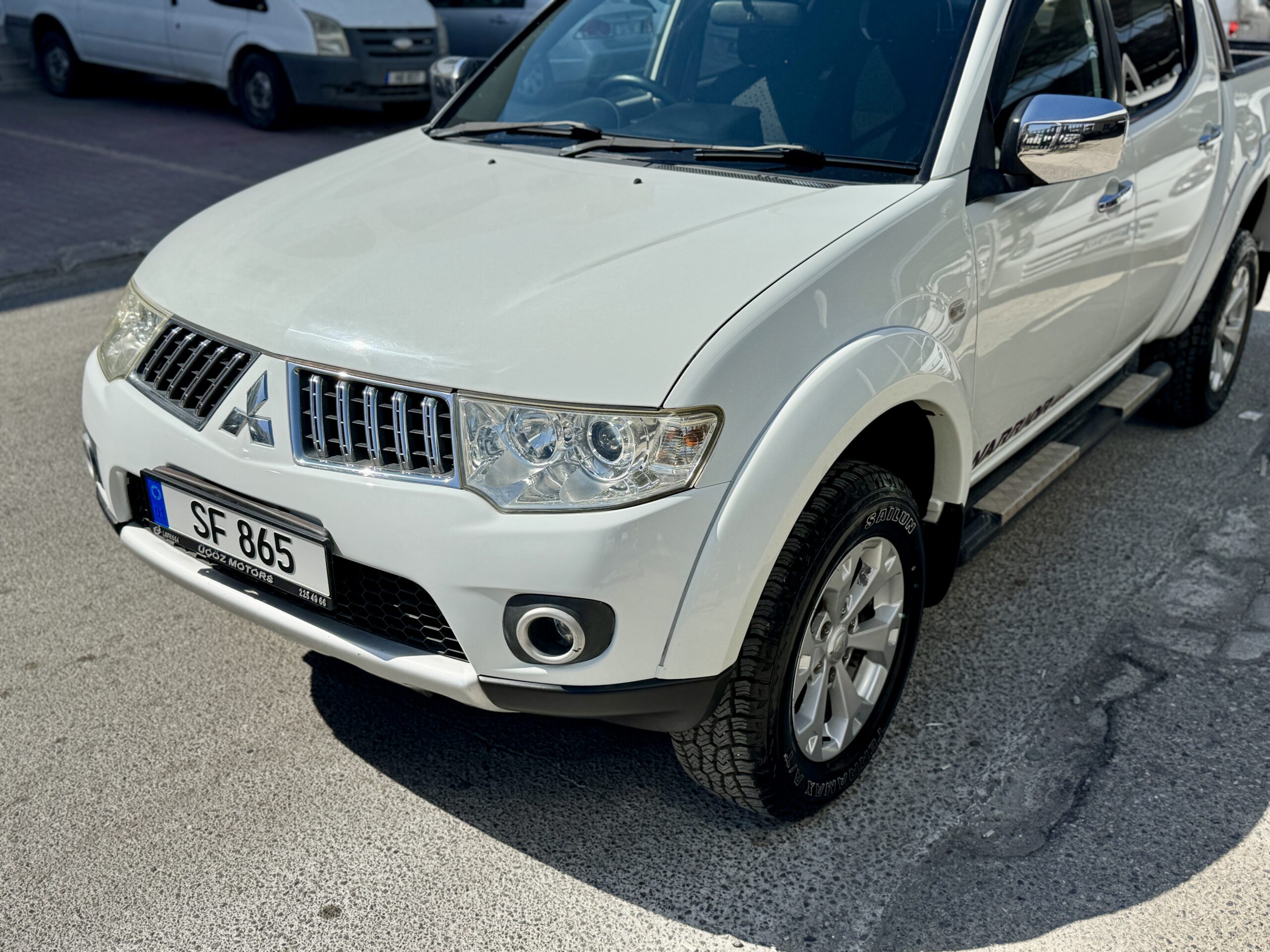 
								Mitsubishi L200 full									