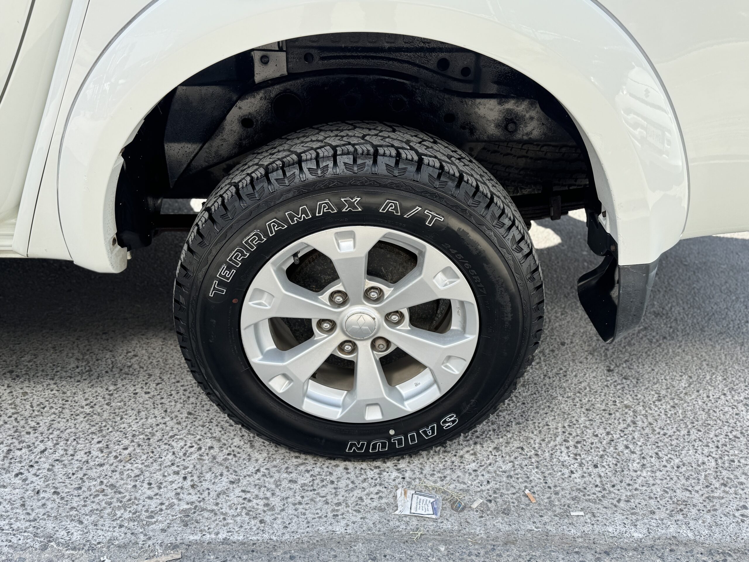 
								Mitsubishi L200 full									