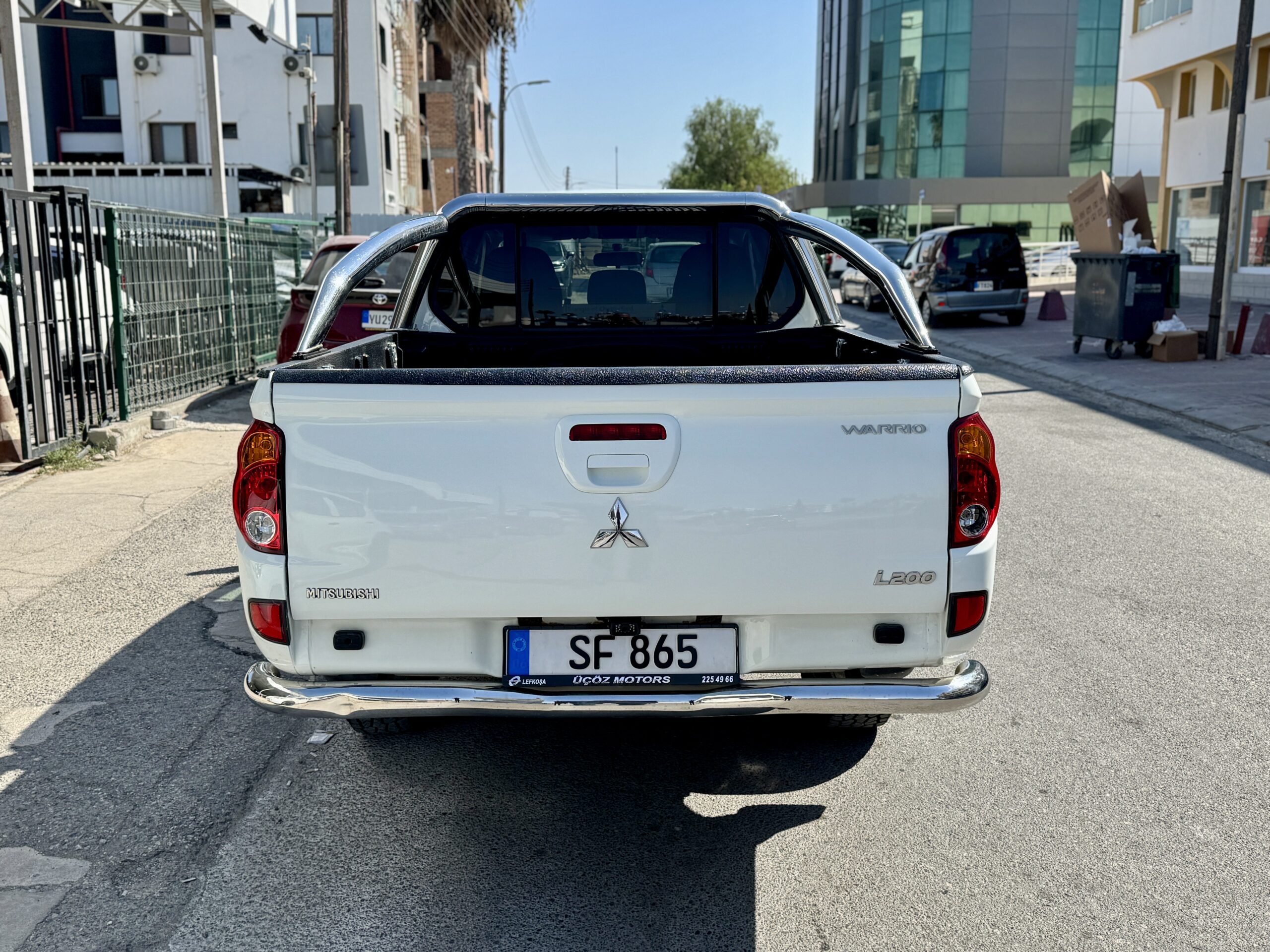 
								Mitsubishi L200 full									