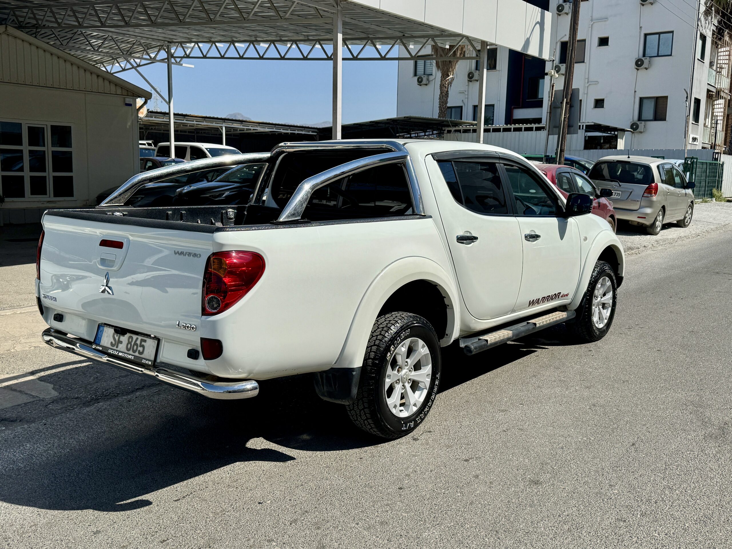 
								Mitsubishi L200 full									