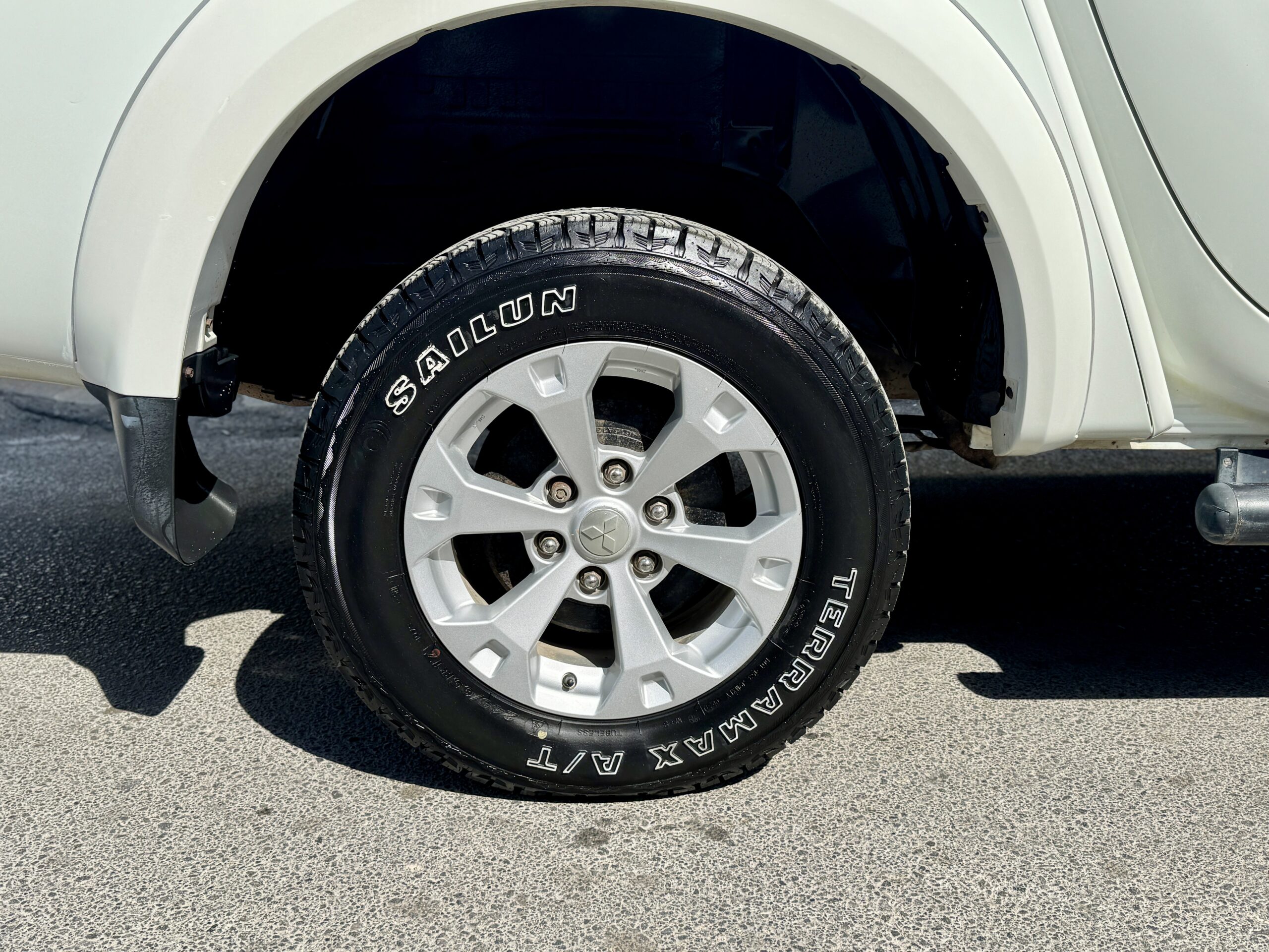 
								Mitsubishi L200 full									