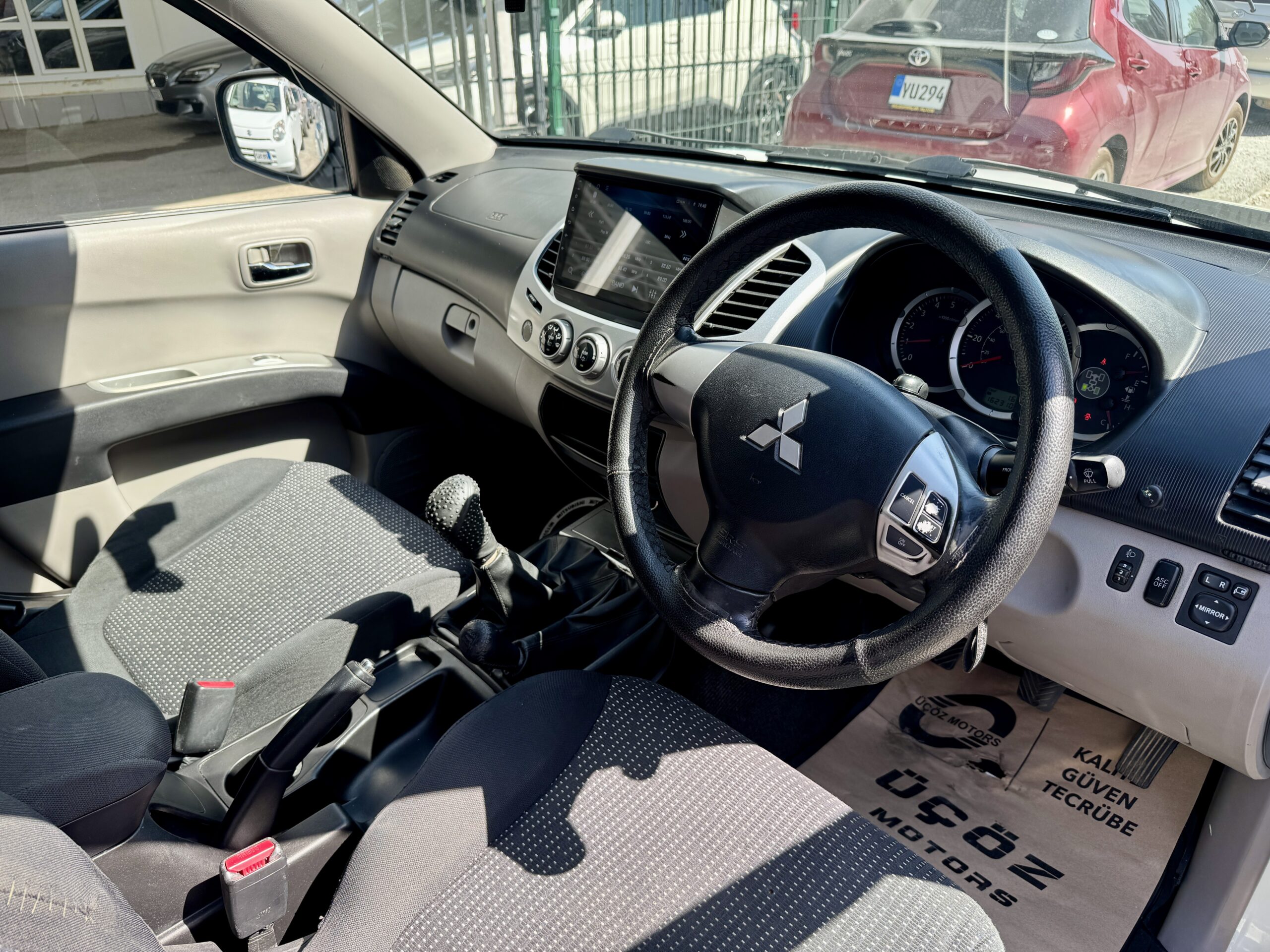 
								Mitsubishi L200 full									